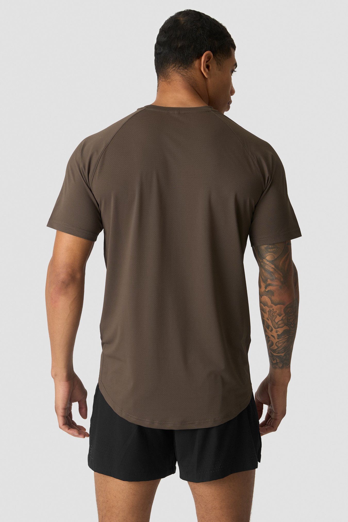 Stride Raglan Mesh T-shirt Men Dark Brown - image 1
