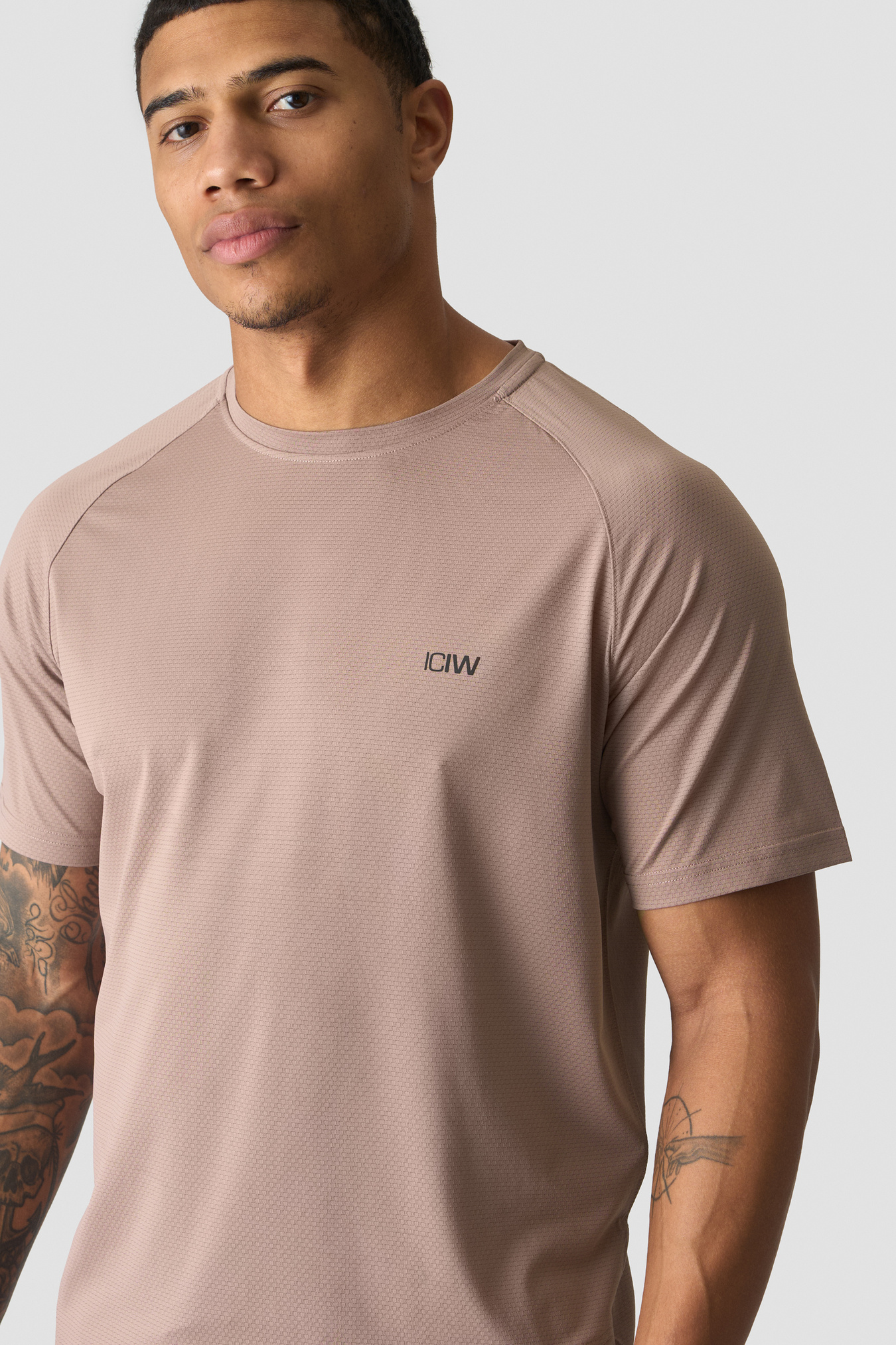 Stride Raglan Mesh T-shirt Men Light Mauve - image 3