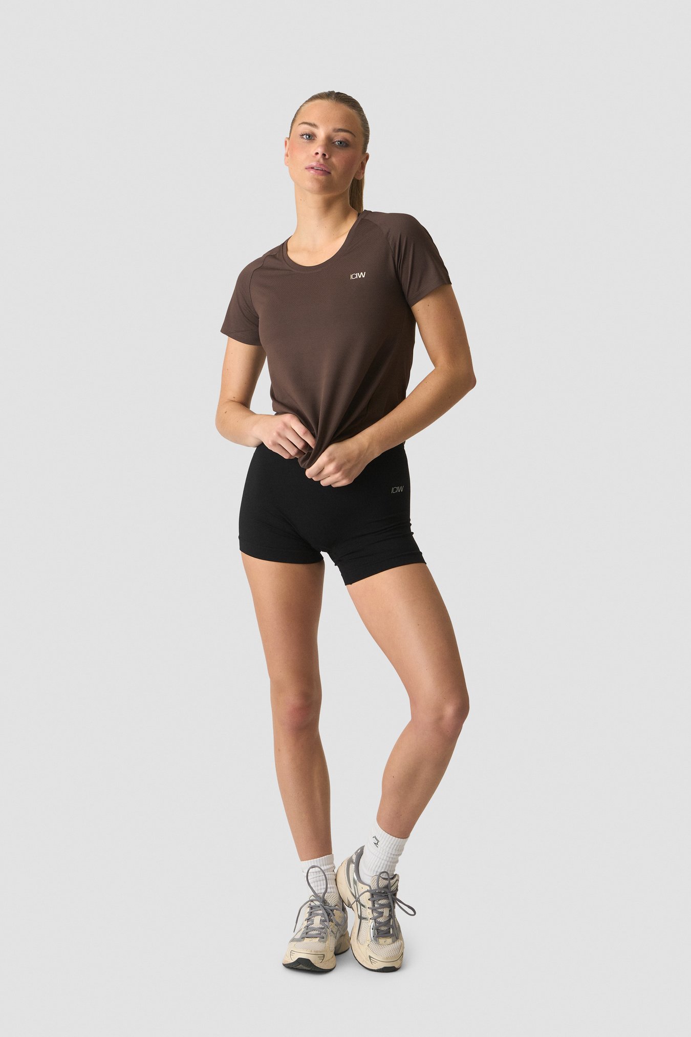 Stride Mesh T-shirt Wmn Dark Brown - bilde 5