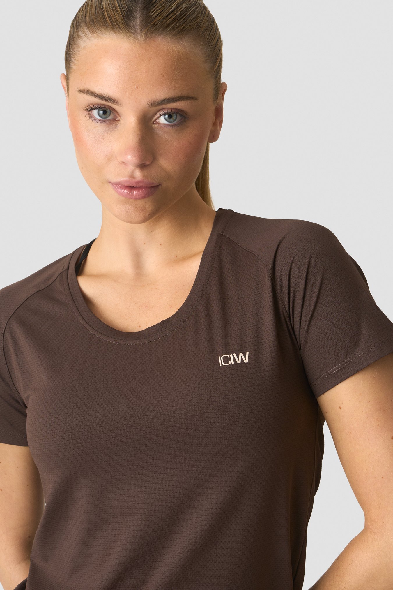 Stride Mesh T-shirt Wmn Dark Brown - bilde 4