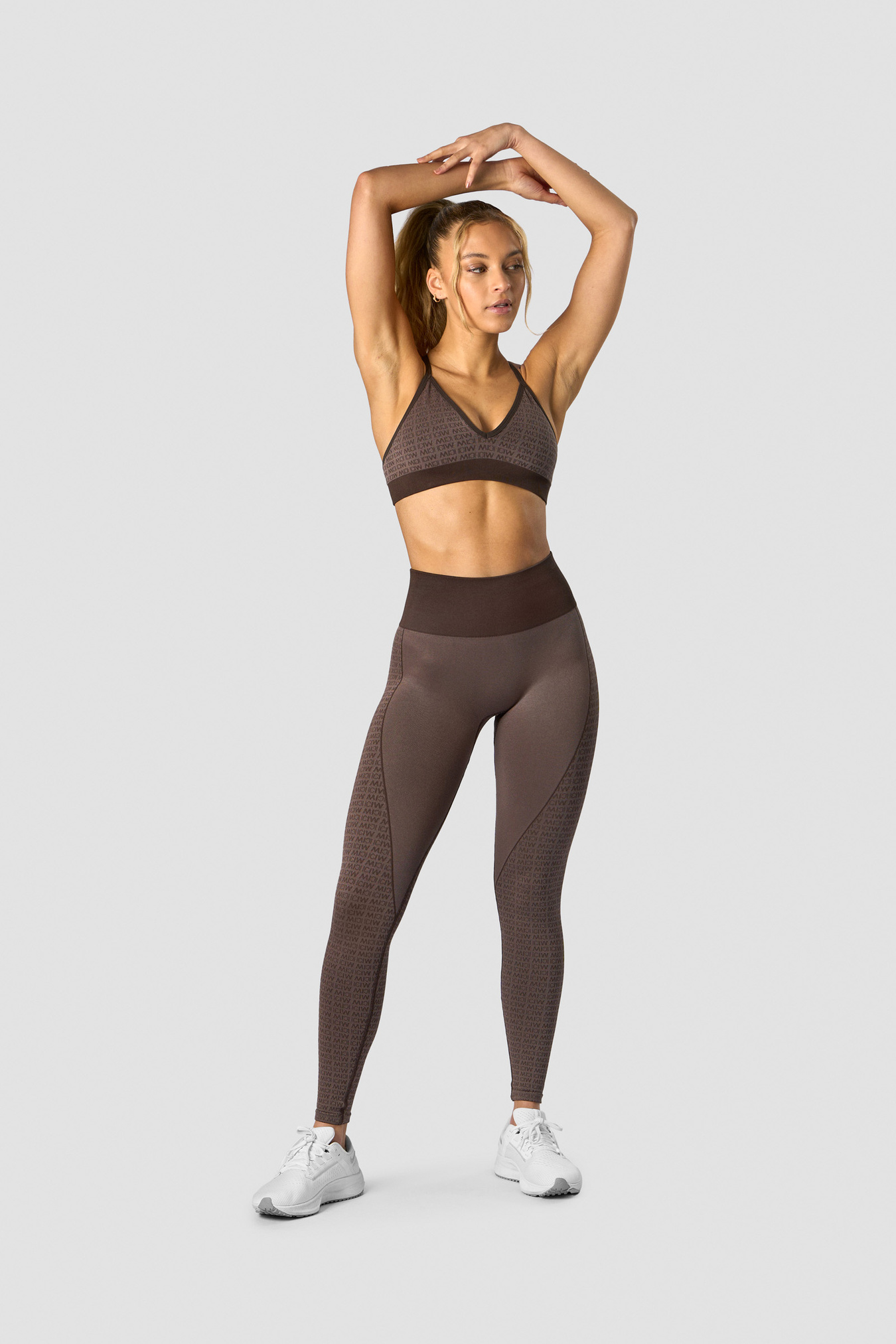 Signature Seamless Sports Bra Dark Brown - image 5