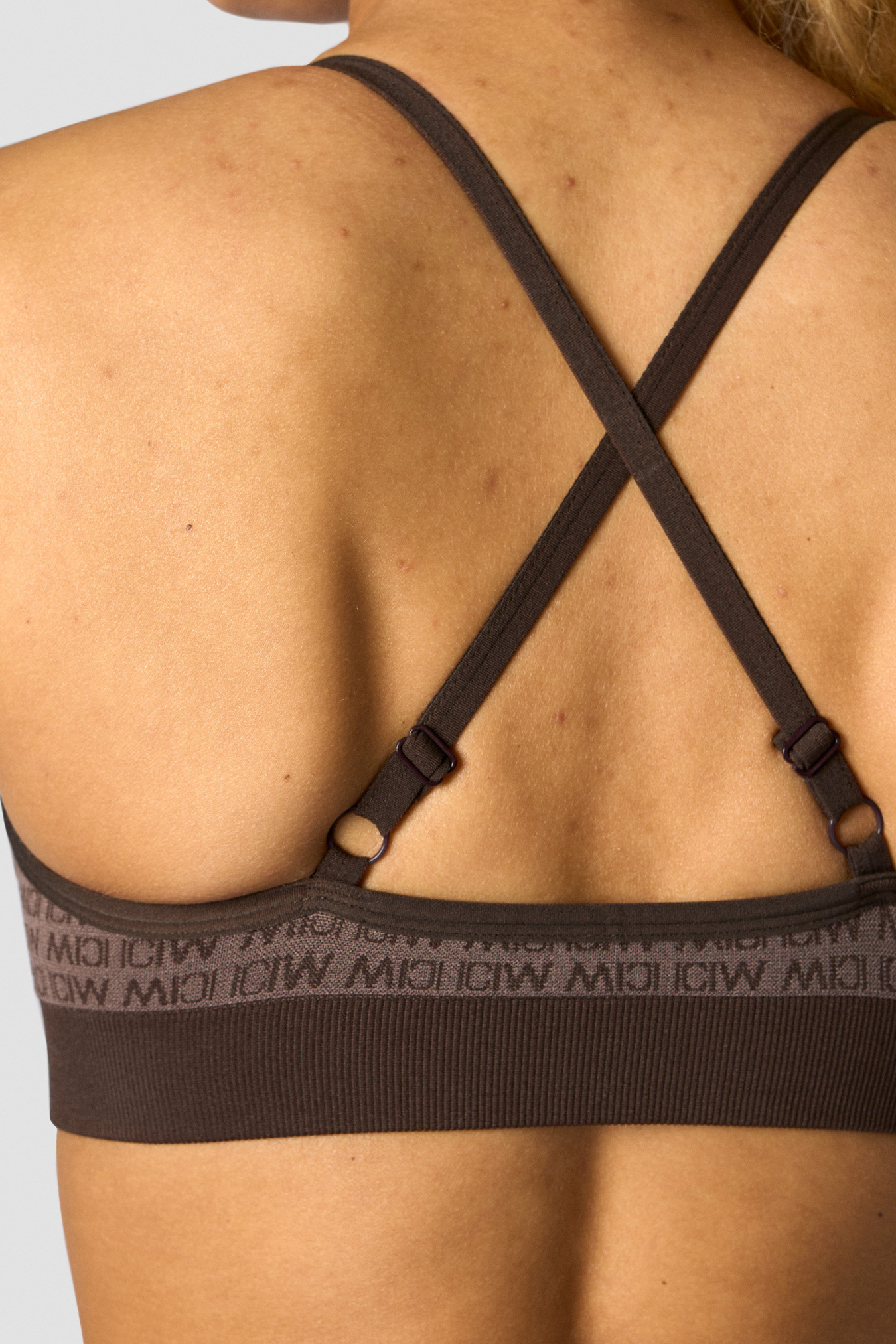 Signature Seamless Sports Bra Dark Brown - image 4