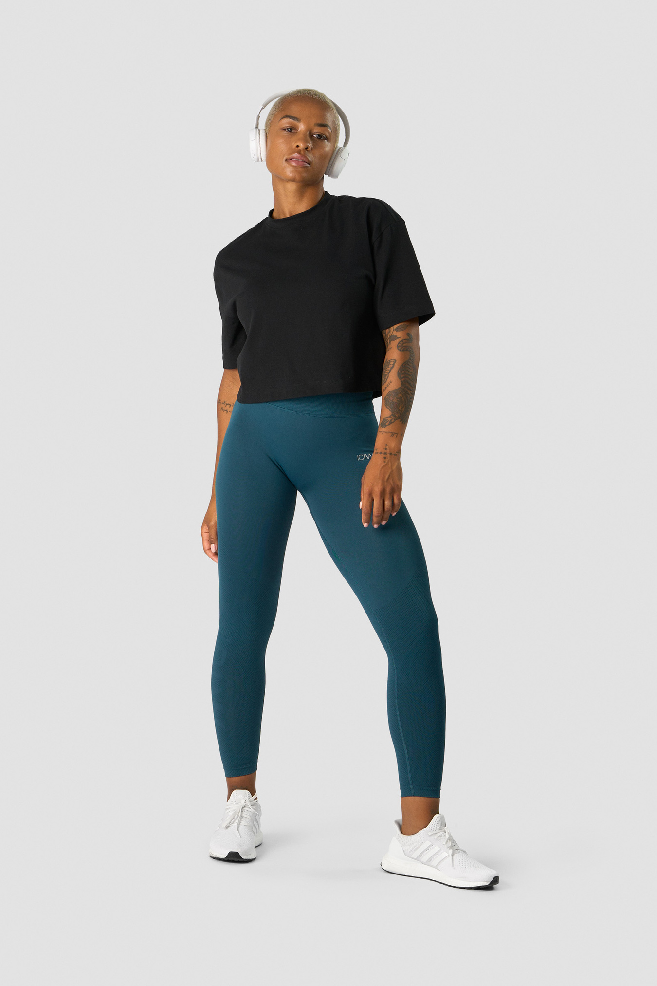 Everyday Cotton Cropped T-shirt Black - Bild 4