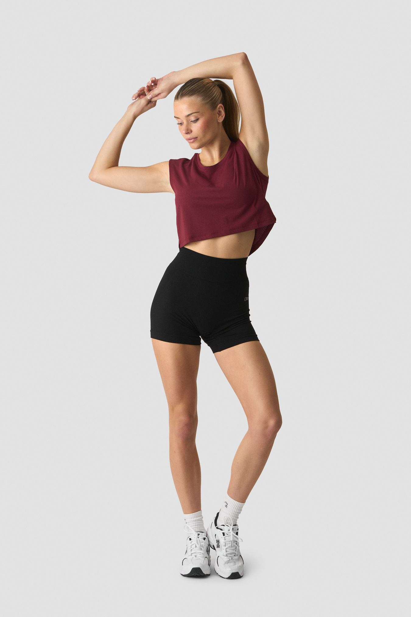 Stride Cropped Tank Wmn Burgundy - imagen 4