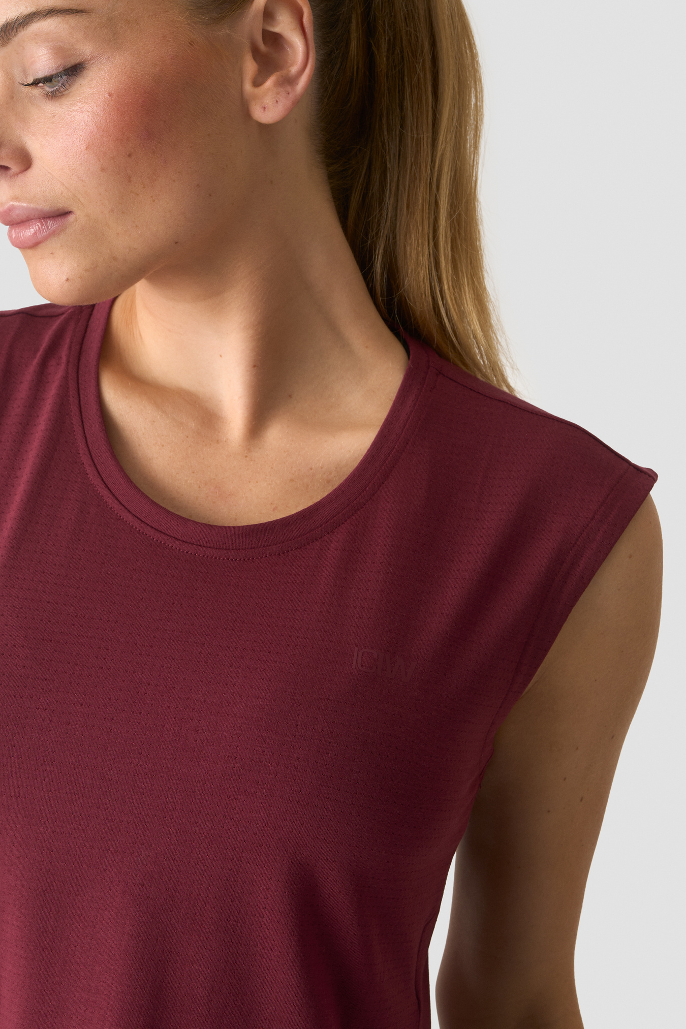 Stride Cropped Tank Wmn Burgundy - imagen 2