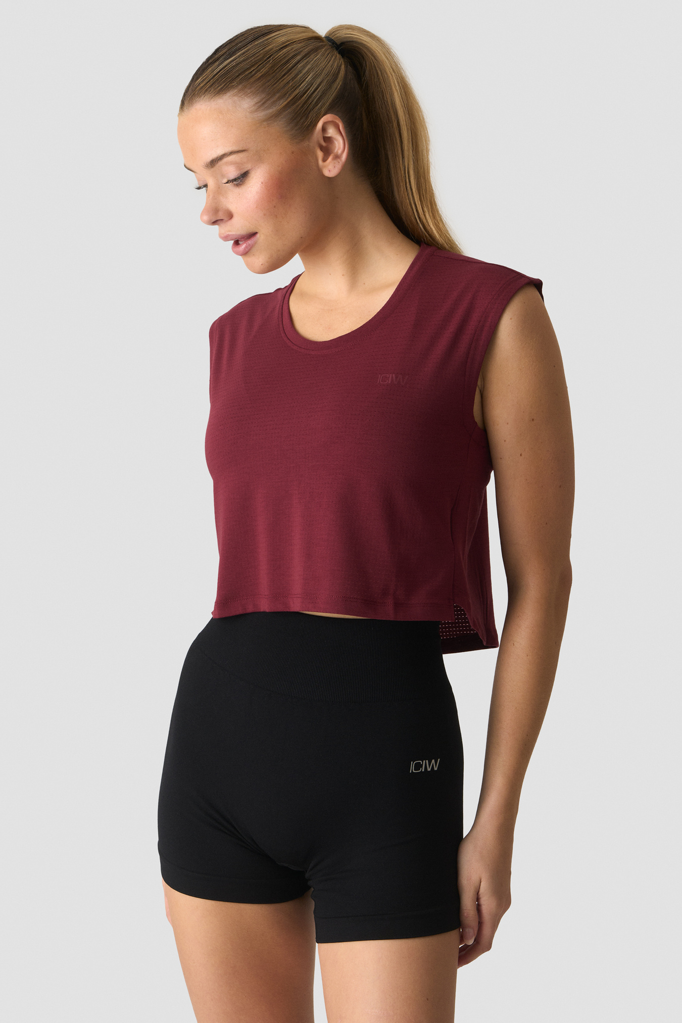 Stride Cropped Tank Wmn Burgundy - imagen 1