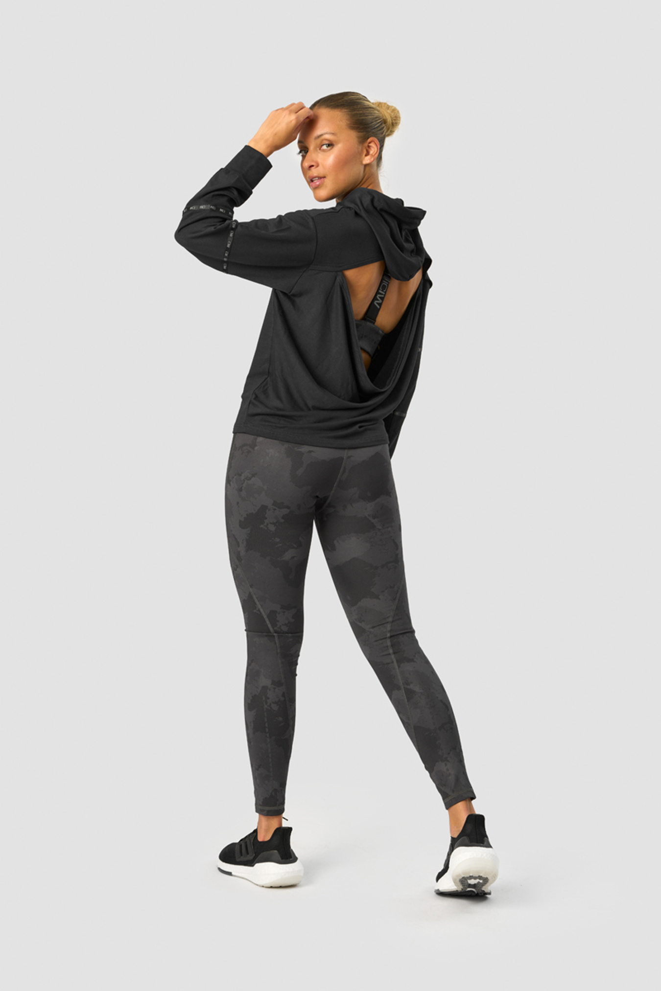 Ultimate Training Pullover Wmn Black - kuva 6