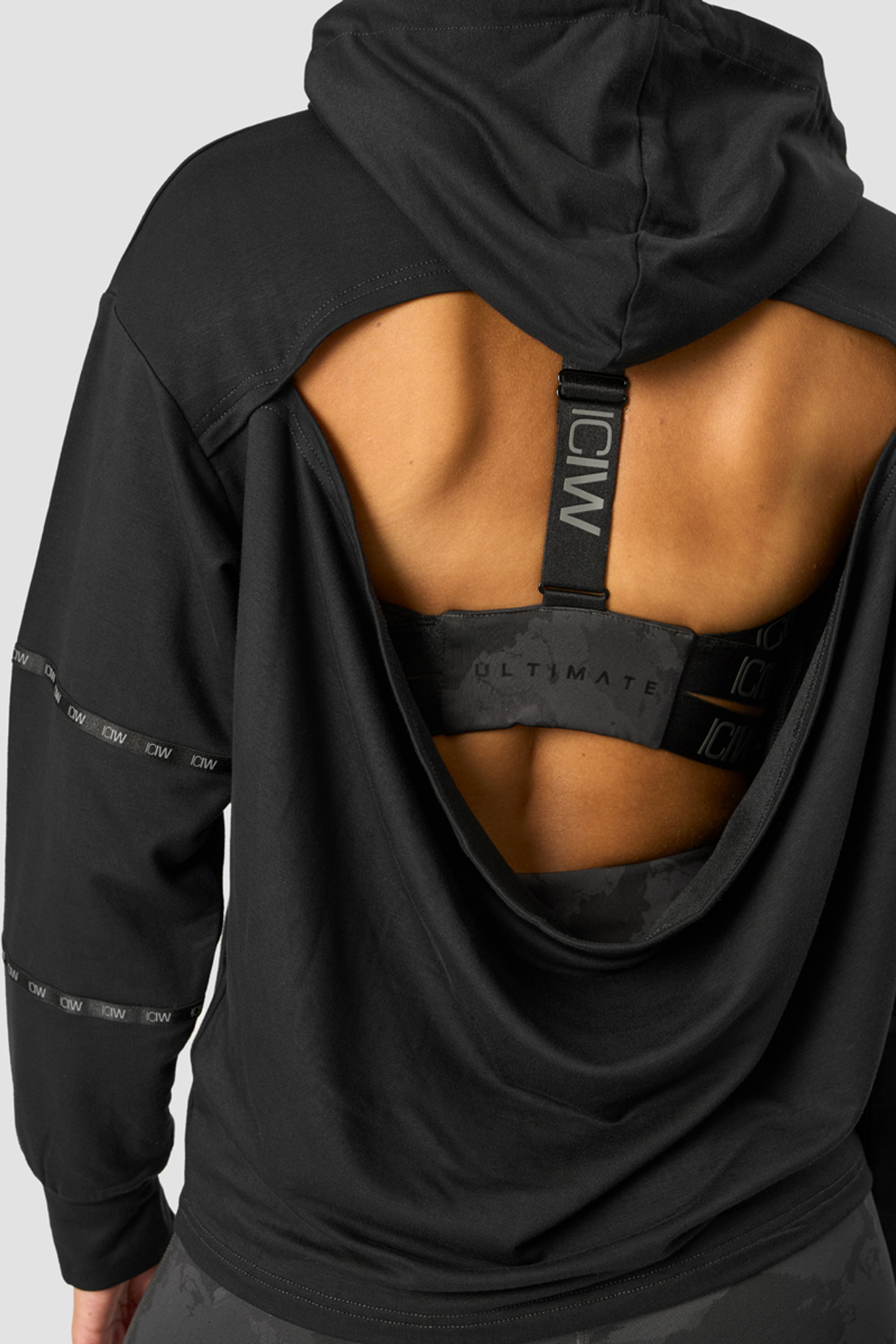 Ultimate Training Pullover Wmn Black - kuva 4