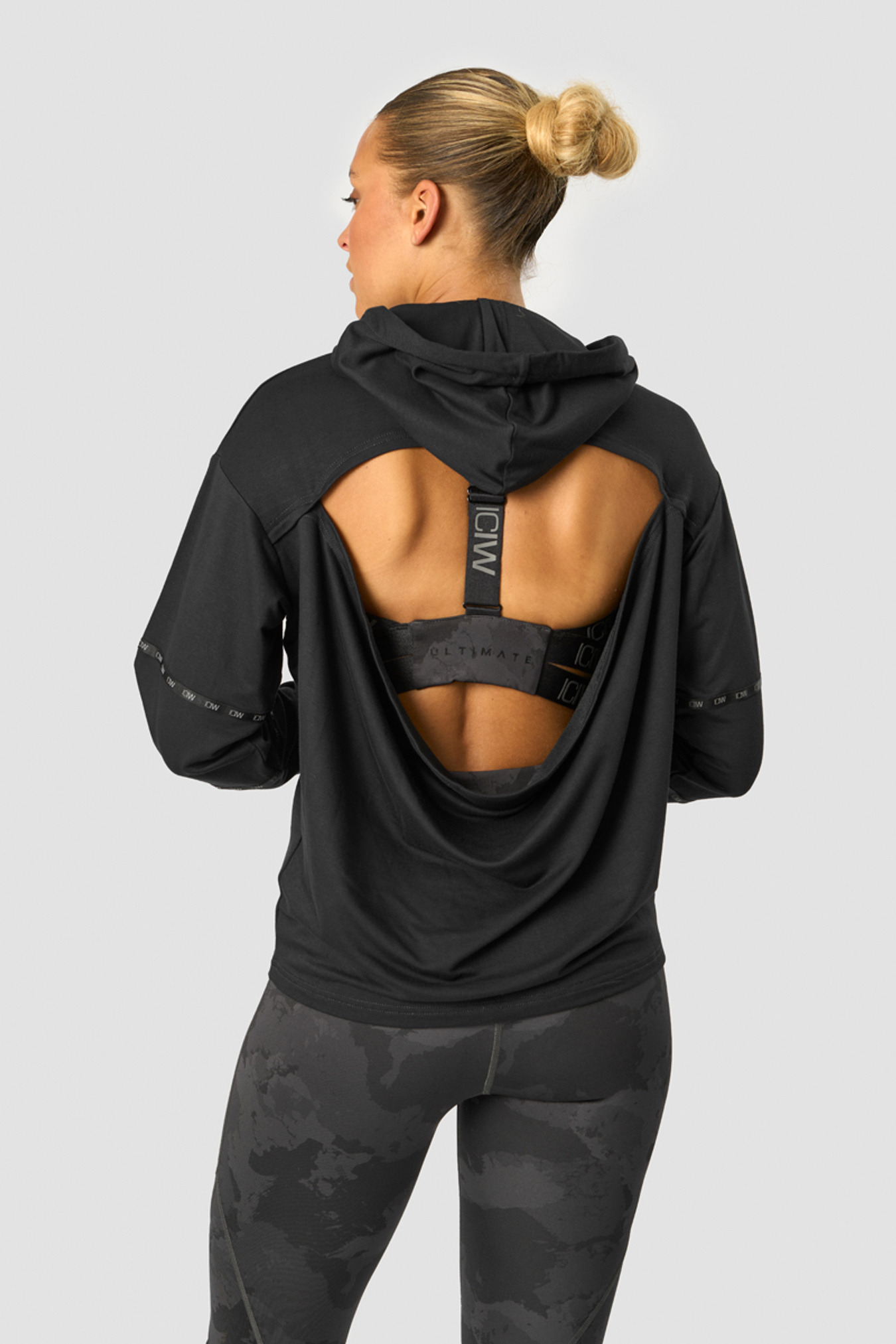 Ultimate Training Pullover Wmn Black - kuva 2