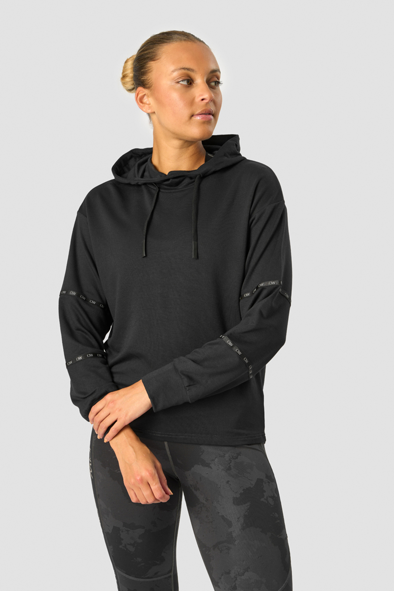 Ultimate Training Pullover Wmn Black - kuva 1