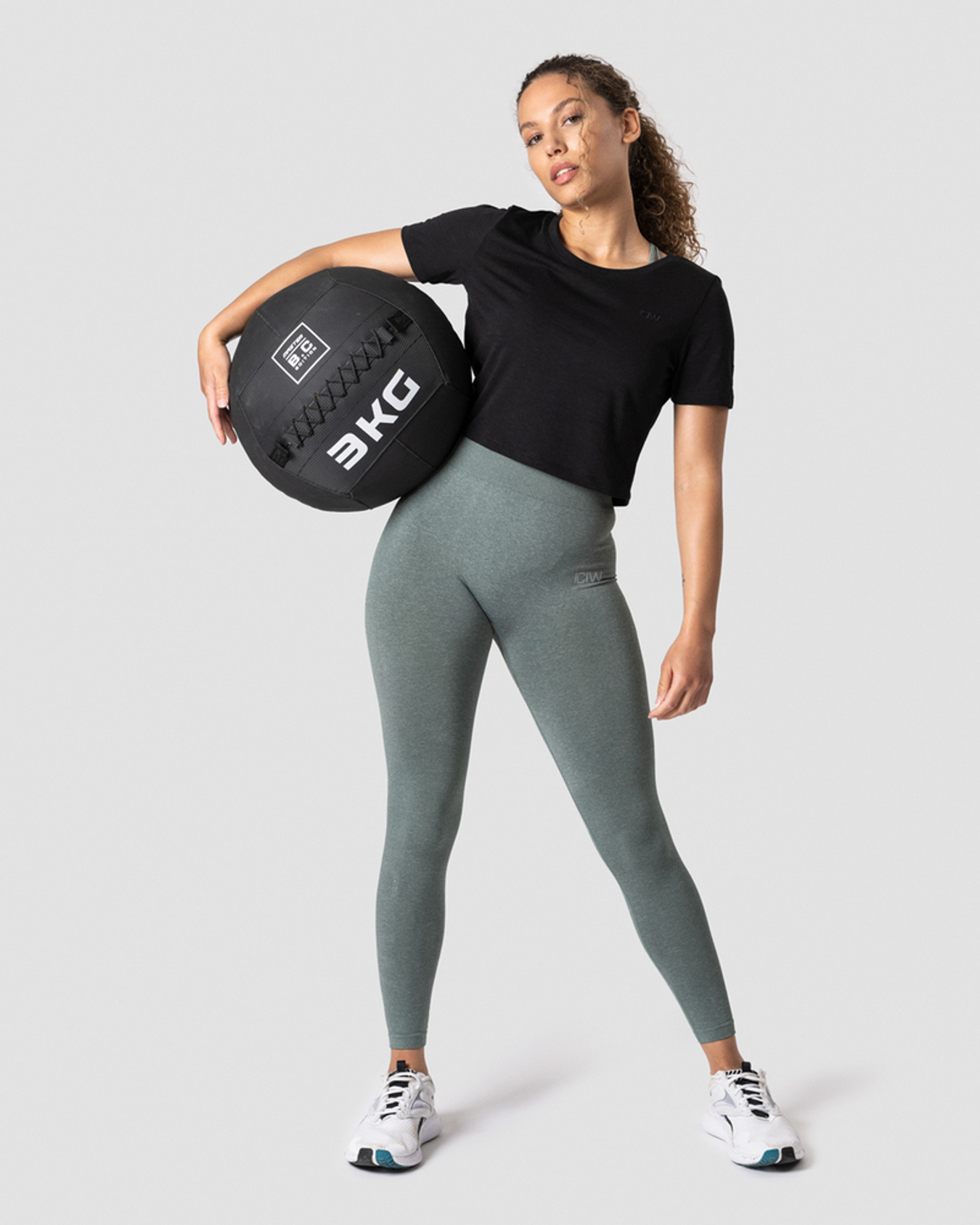 Premium Crop Top Black Wmn - Bild 4