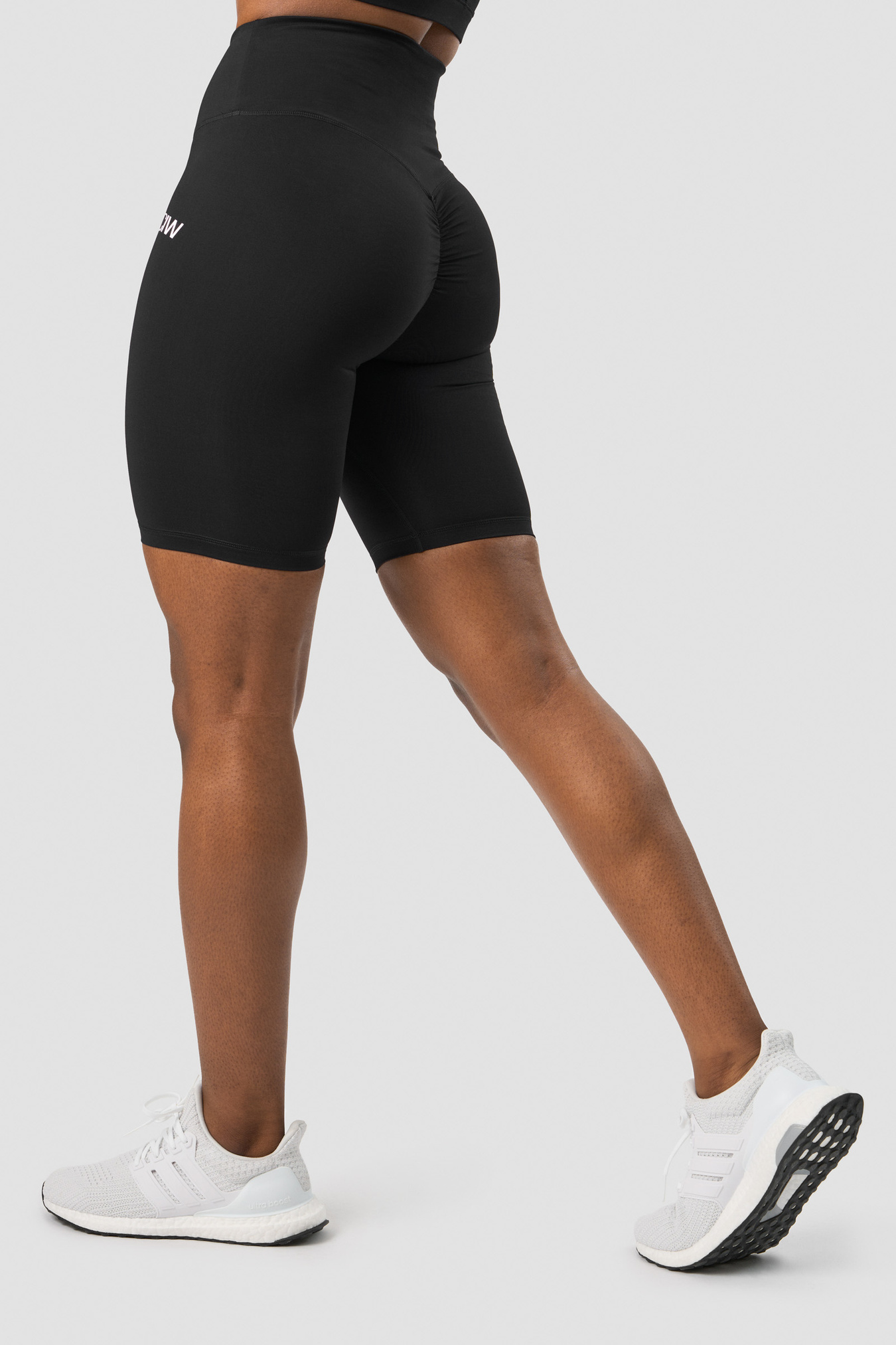 Scrunch V-Shape Biker Shorts Black Wmn - image 1