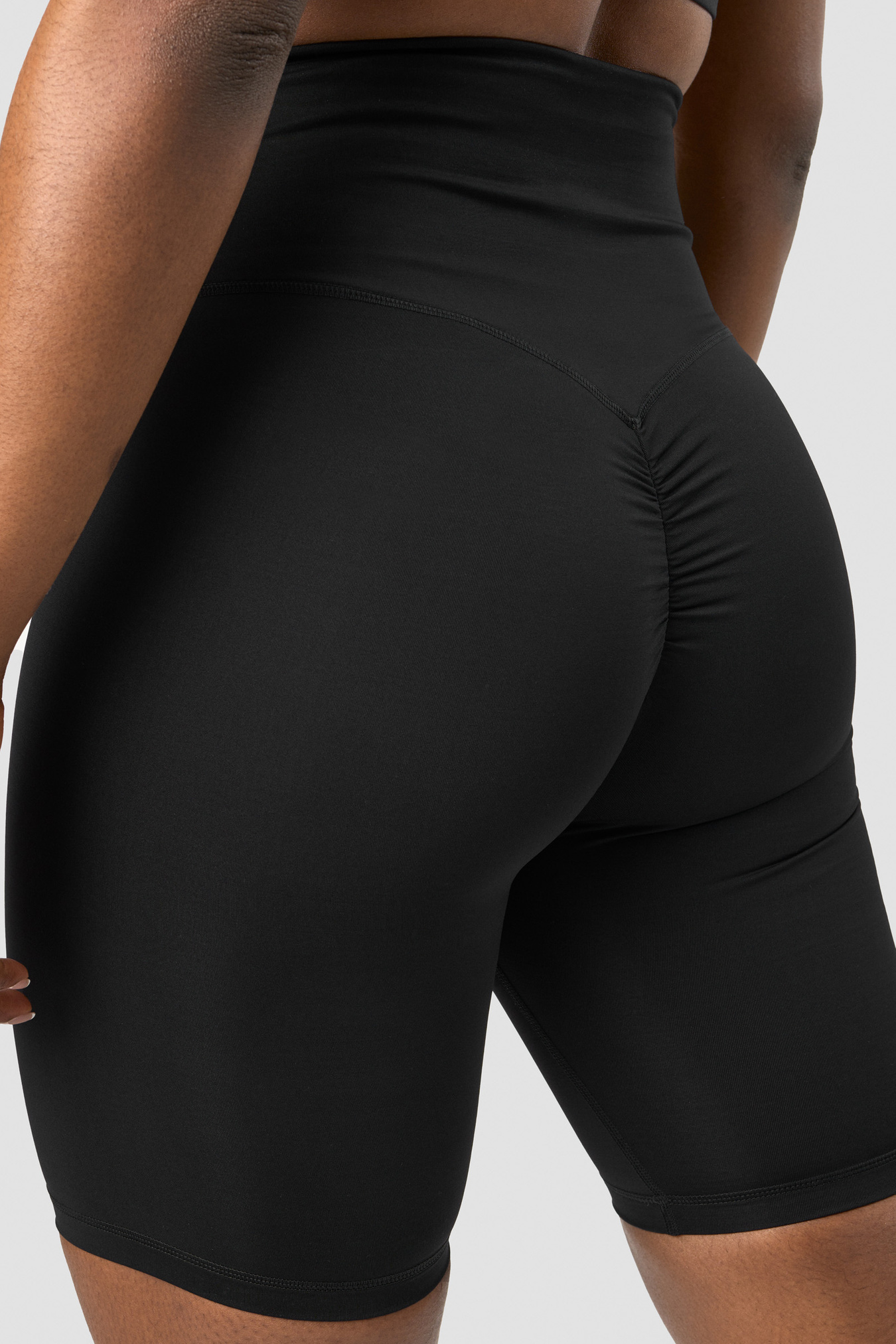 Scrunch V-Shape Biker Shorts Black Wmn - image 3