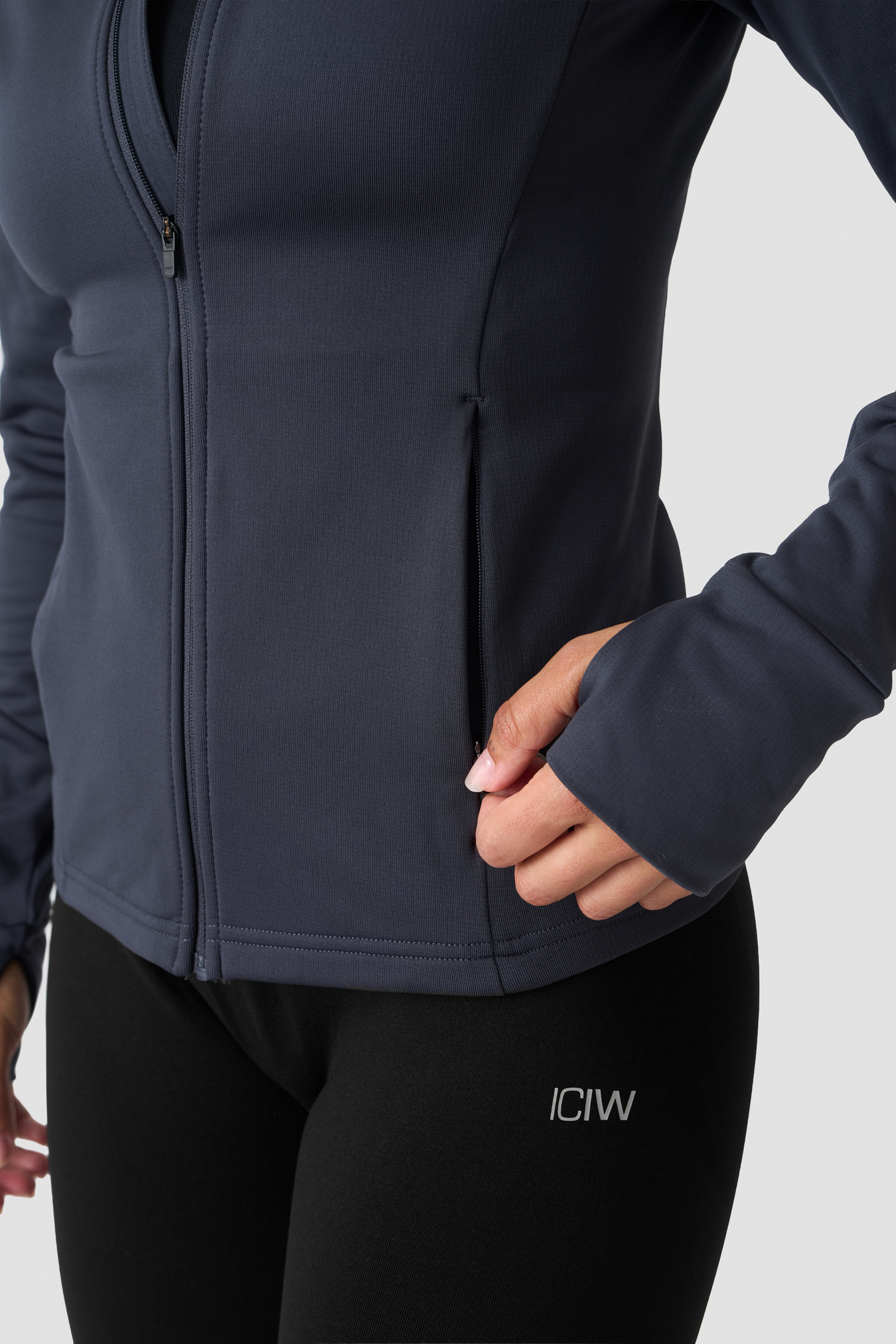 Essential Thermal Training Jacket Wmn Dusty Navy - imagen 6