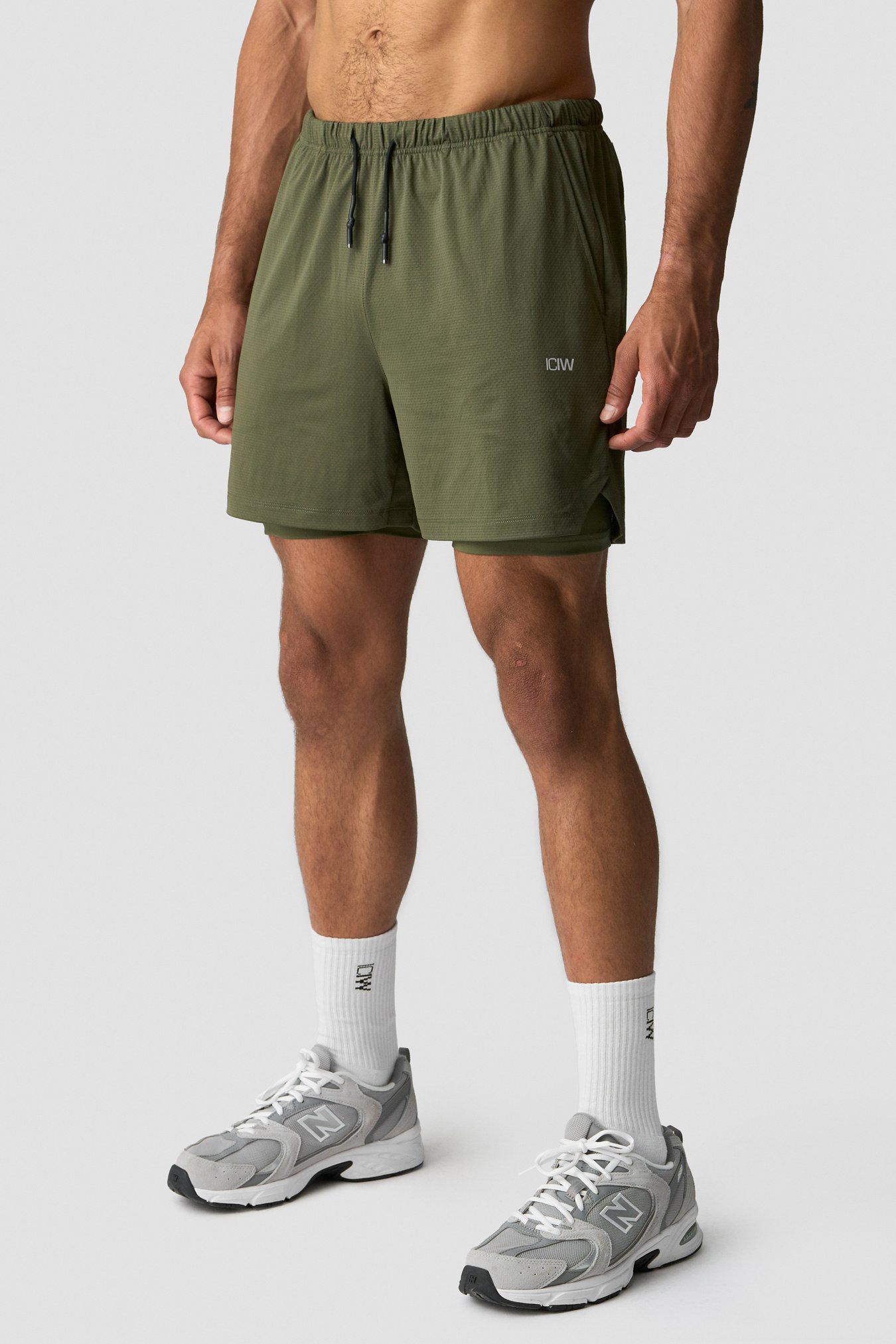 Stride 2-in-1 Shorts Dark Khaki Green - bild 1