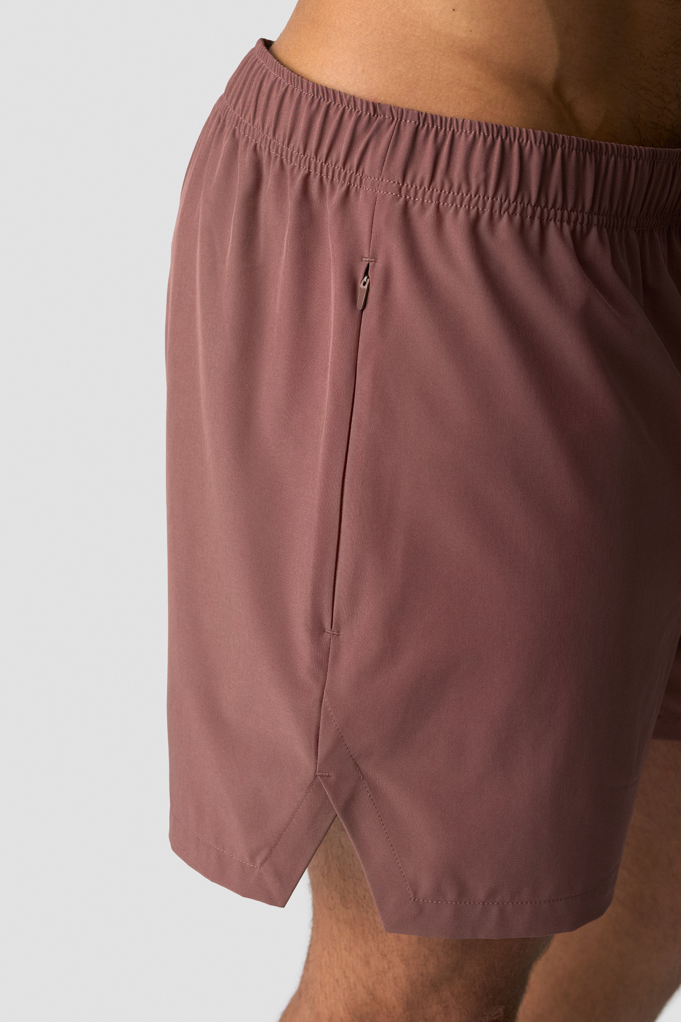 Essential Cardio 5'' Shorts Auburn Brown - image 4