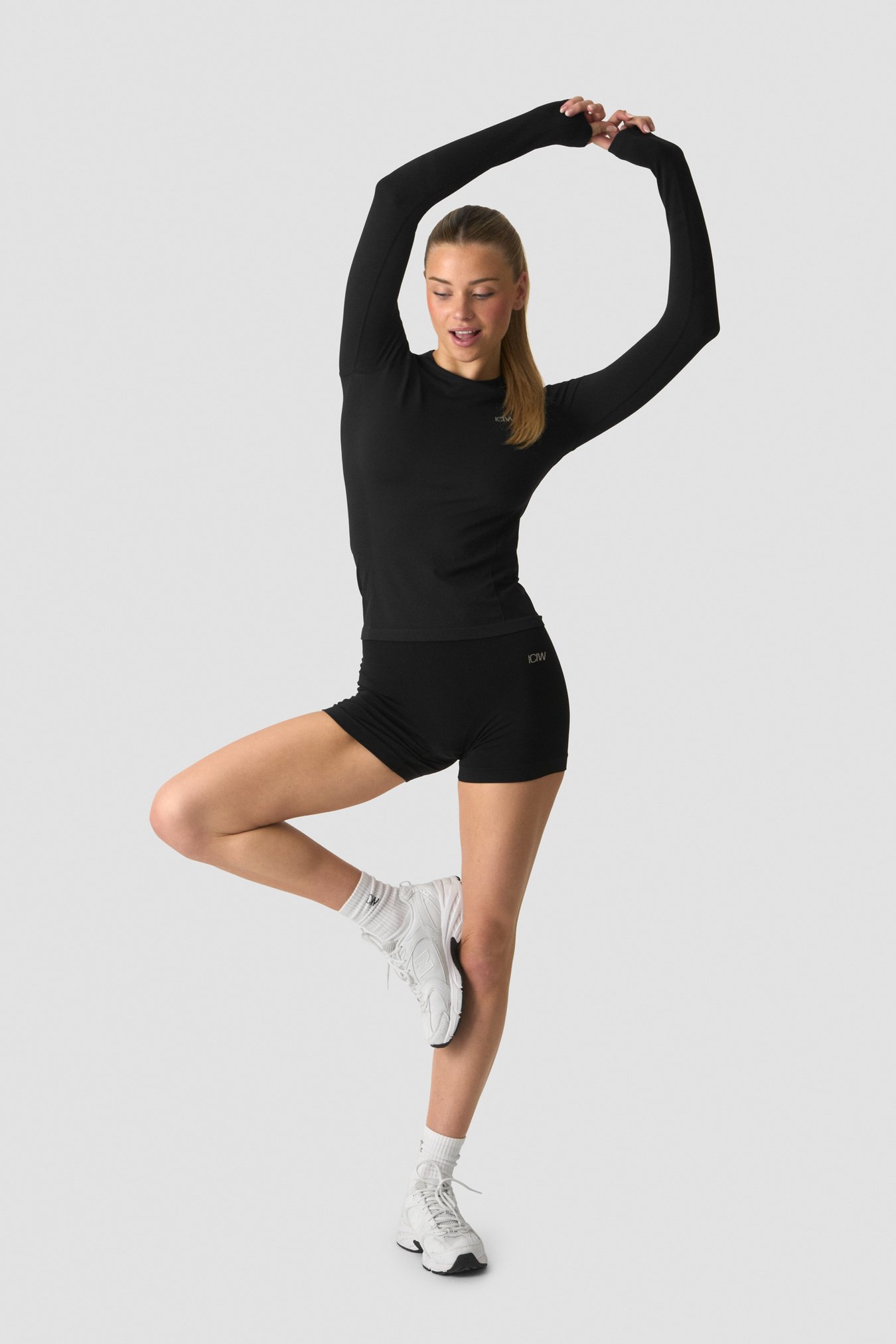 Define Seamless Long Sleeve Black - image 2