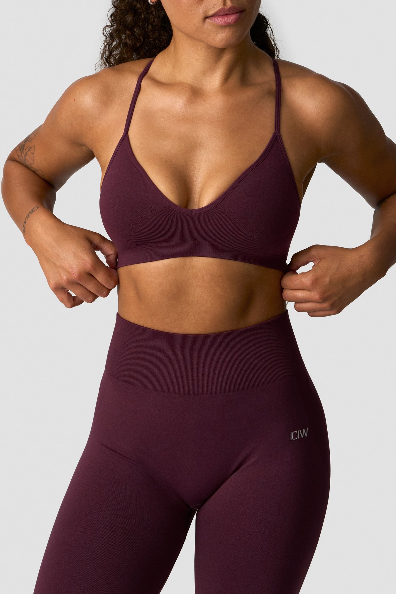 Smooth Seamless Strappy Sports Bra Dark Mahogany - immagine $