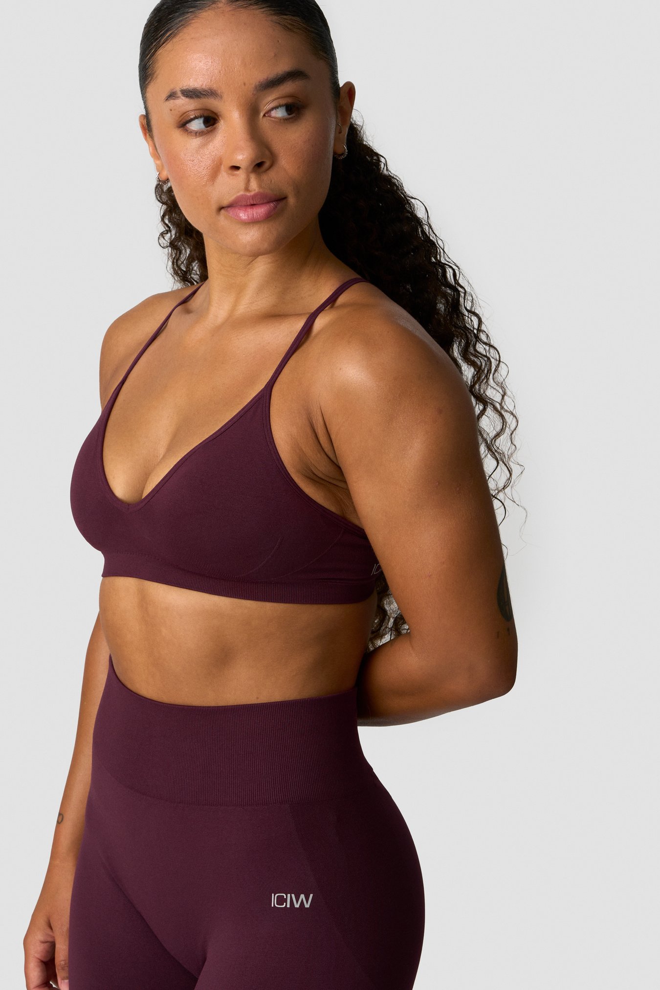 Smooth Seamless Strappy Sports Bra Dark Mahogany - immagine $