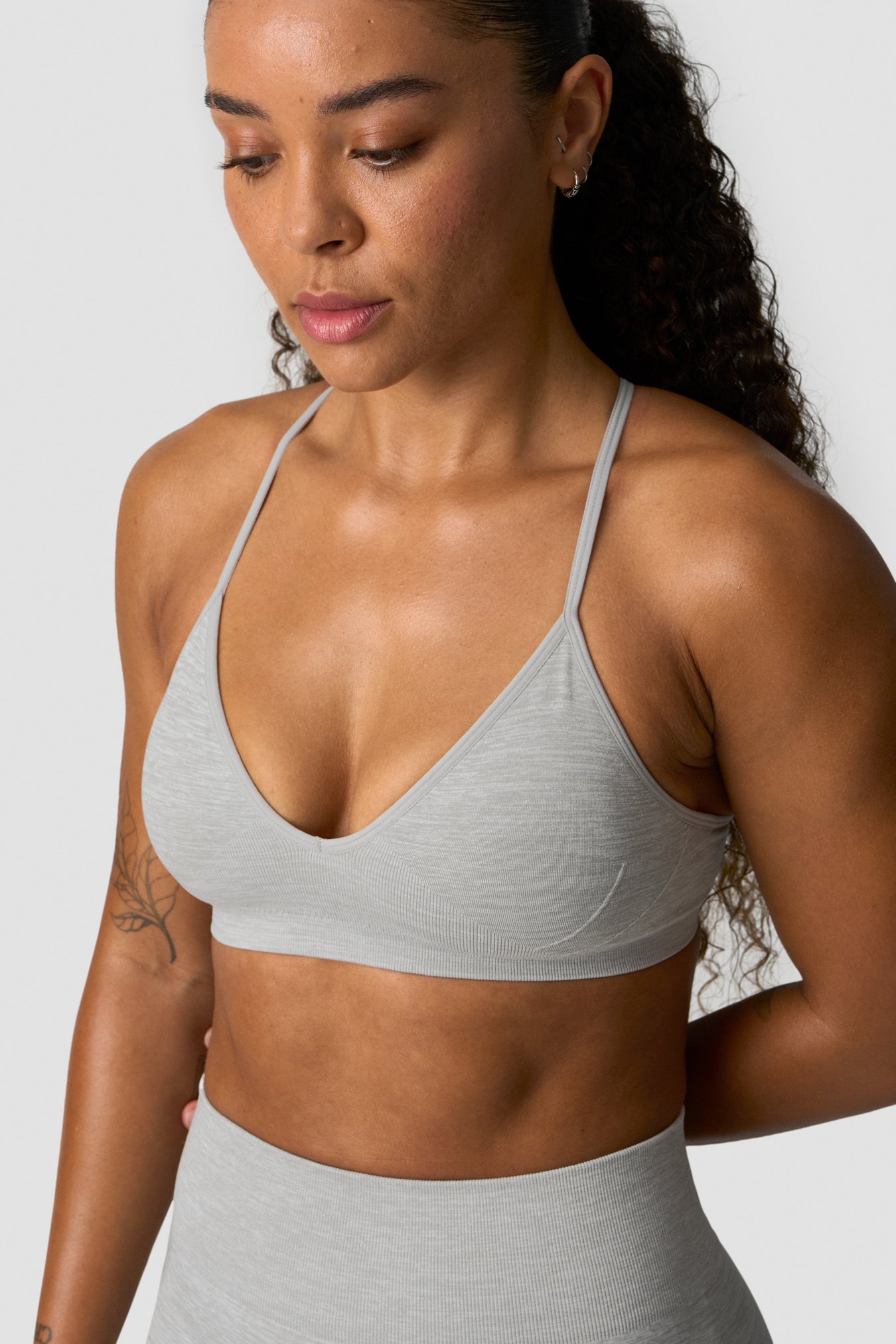 Smooth Seamless Strappy Sports Bra Light Grey Melange - immagine $