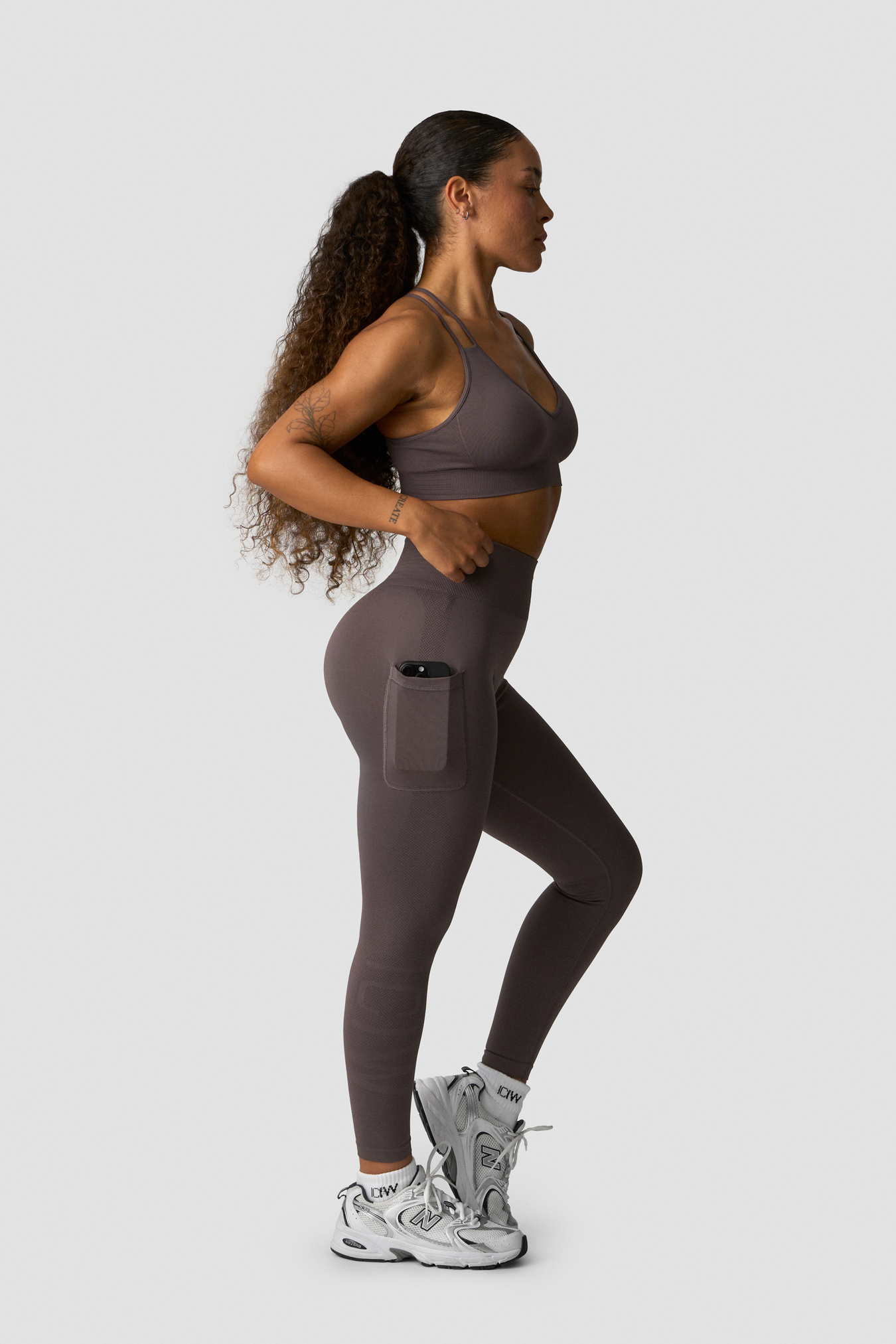 Define Seamless V-neck Sports Bra Dusty Brown - bilde 2