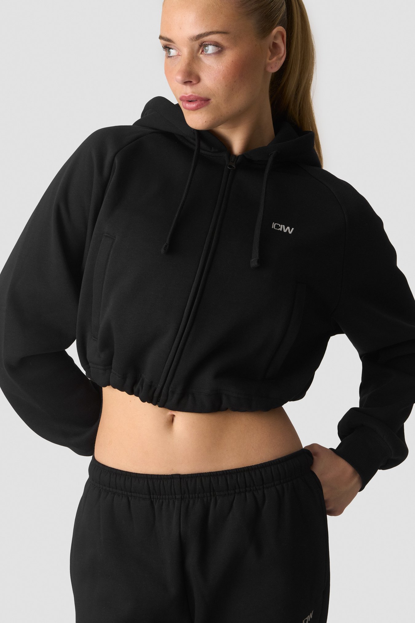Everyday Cropped Zipper Hoodie Black - bild 1