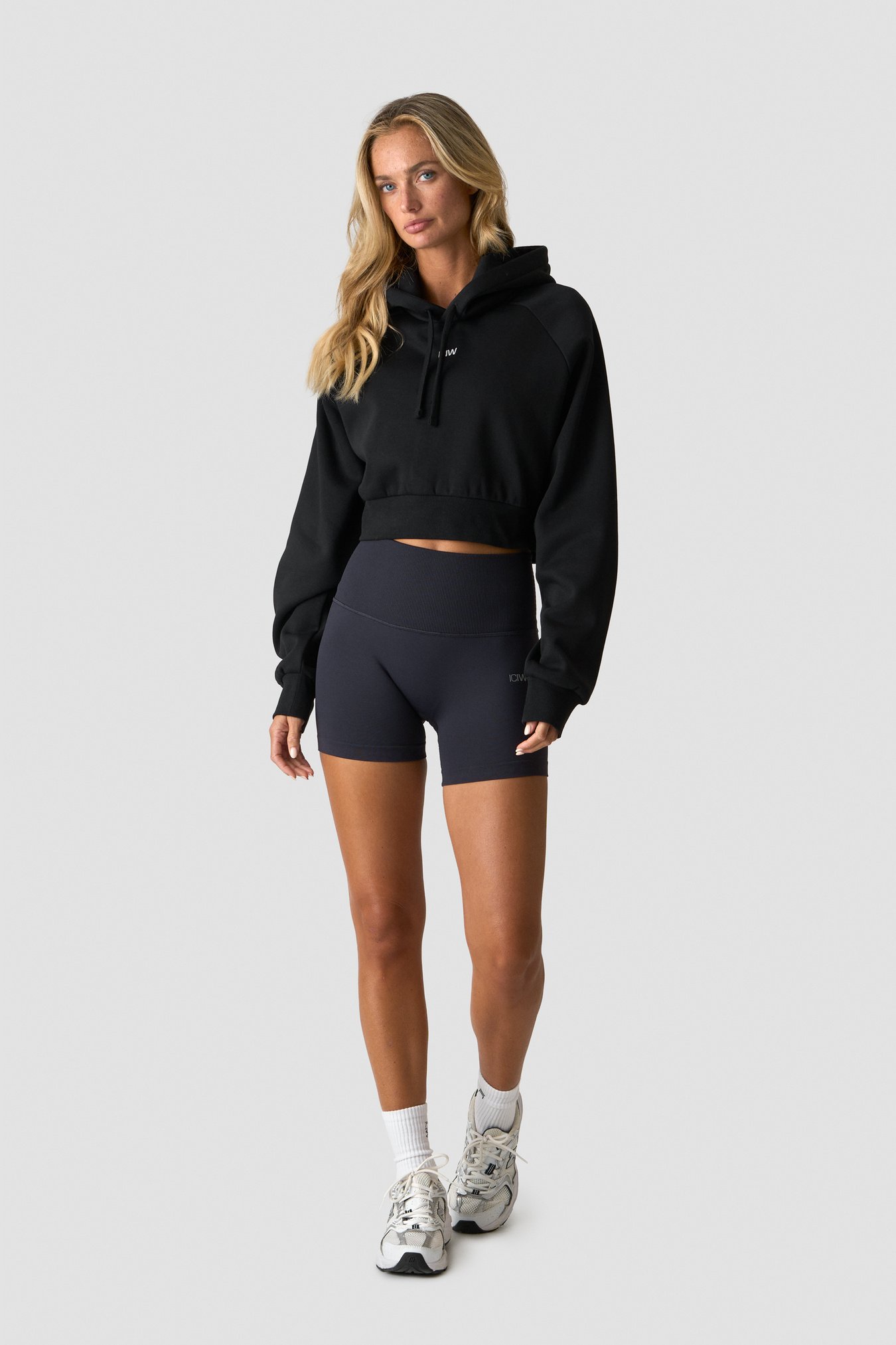 Everyday Cropped Hoodie Black - Bild 3