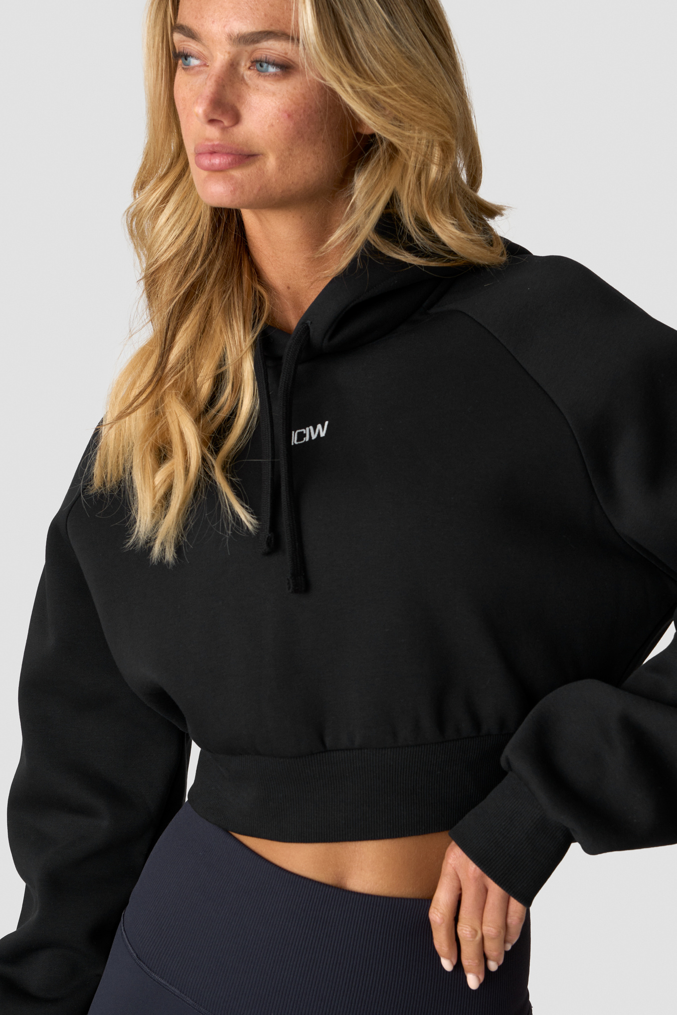 Everyday Cropped Hoodie Black - Bild 2