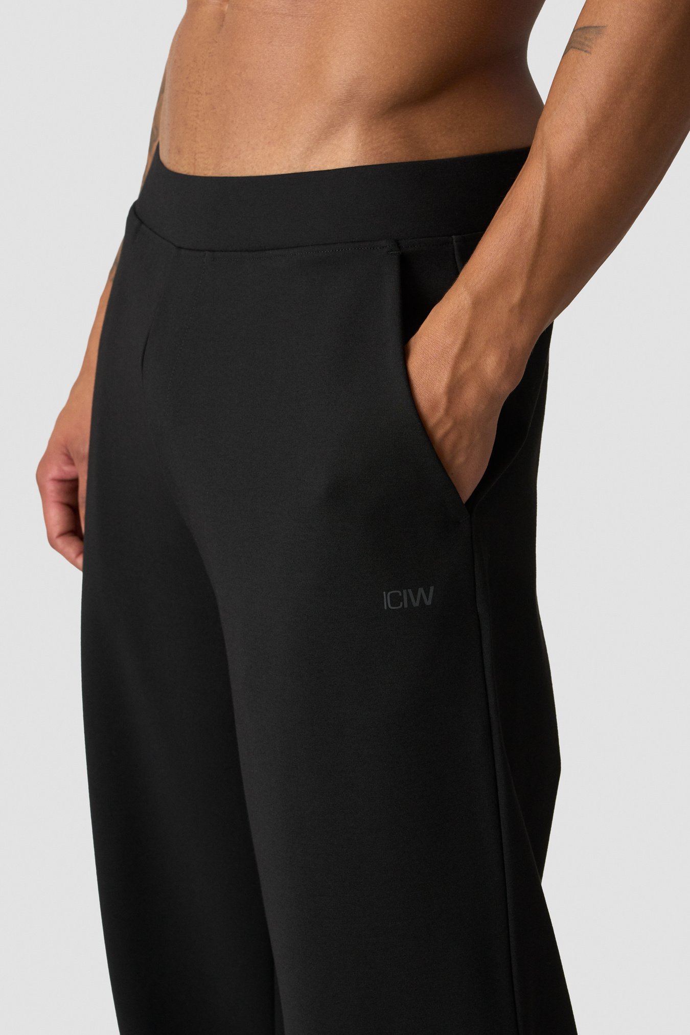 Essence Tapered Trousers Black - bilde 3