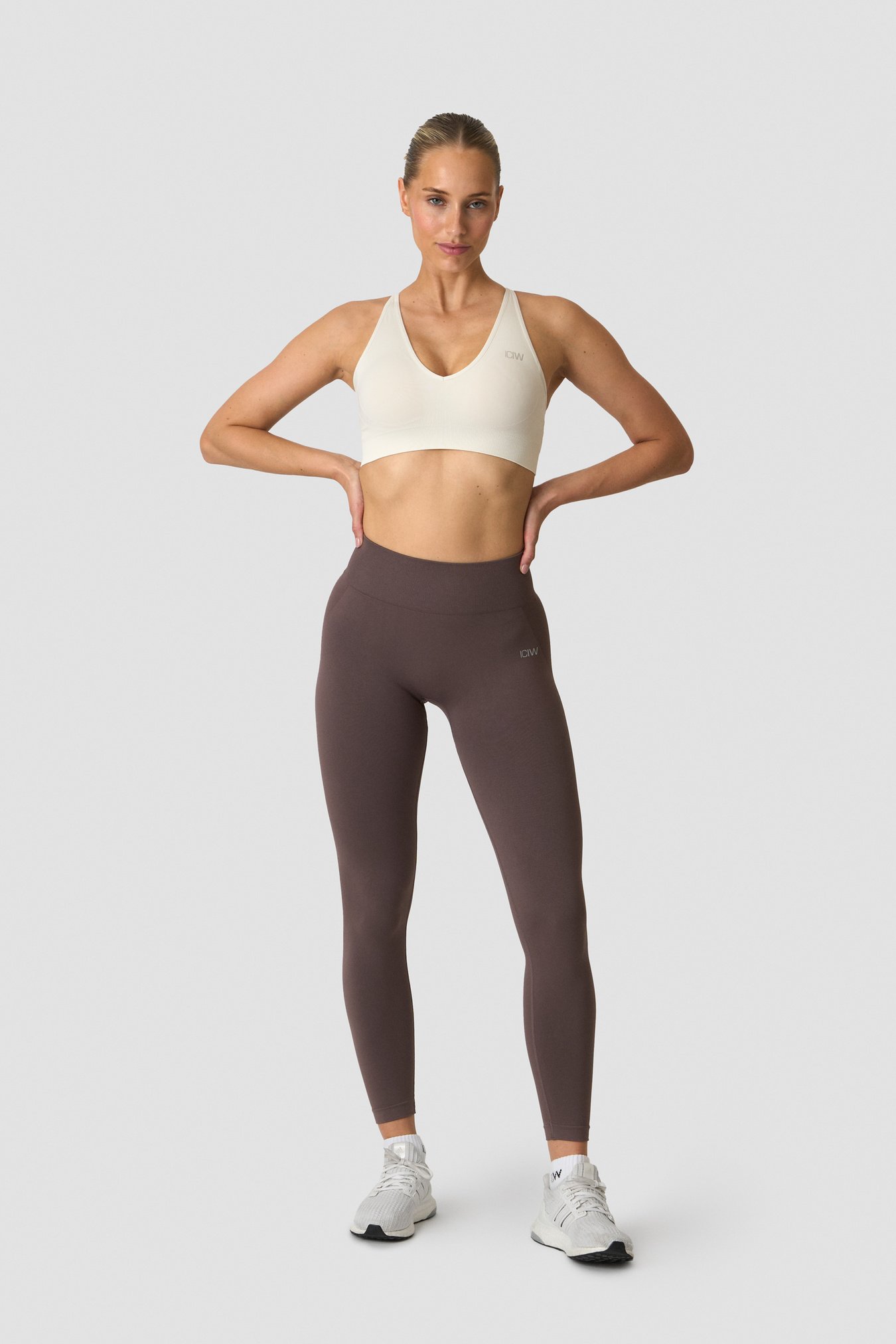 Sculpt Seamless V-neck Sports Bra Ivory - bild 3