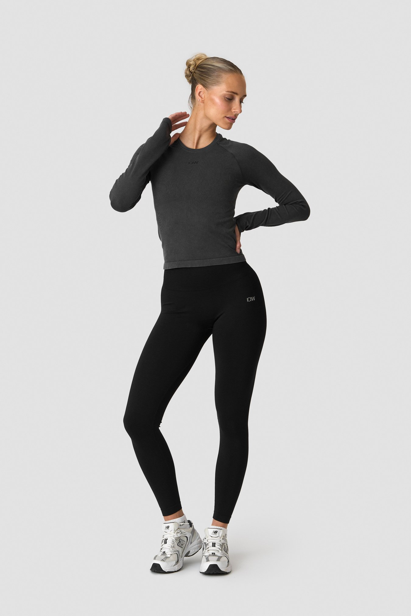 Sculpt Seamless Ribbed LS Stone Wash Black - image 4