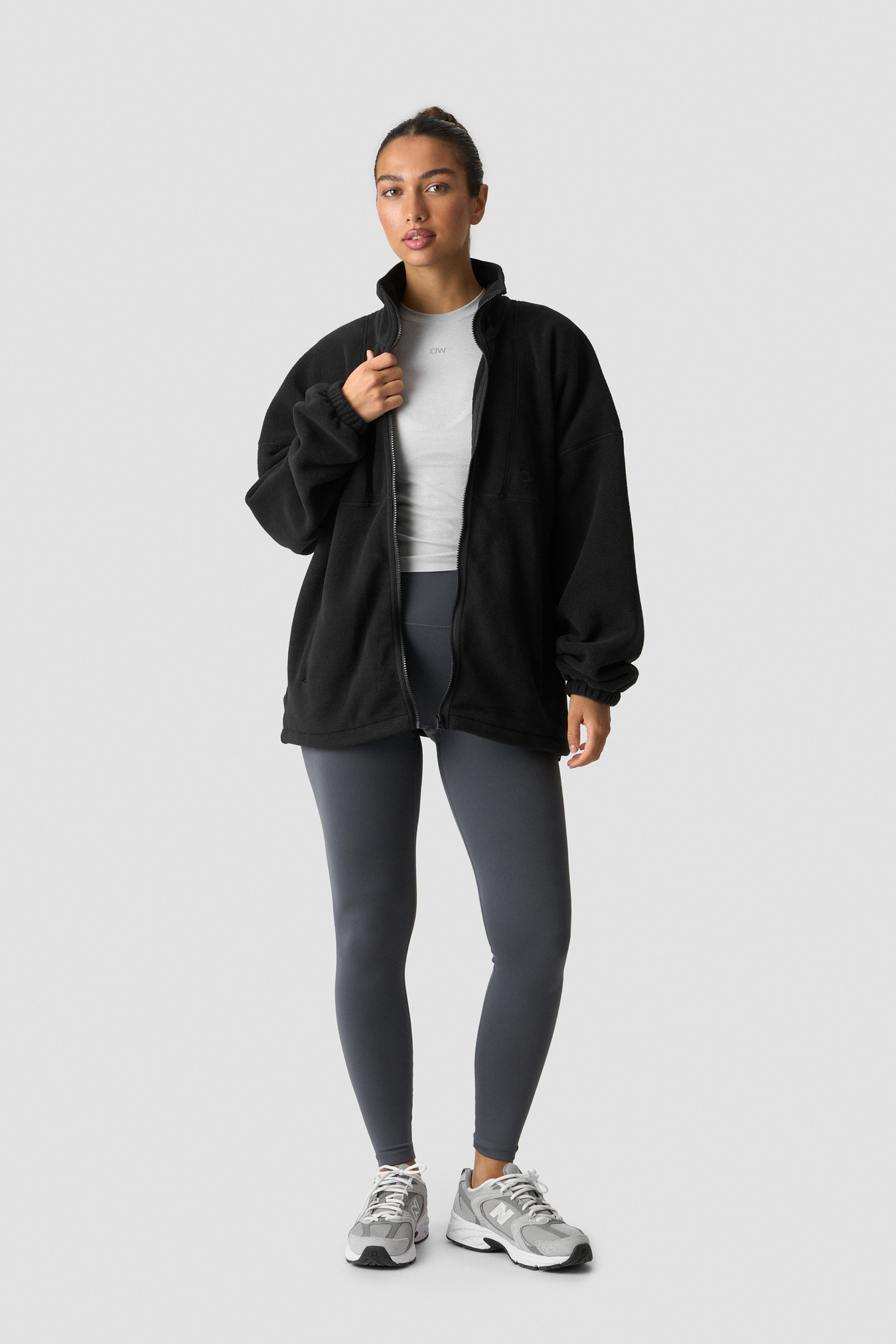 Essential Fleece Black - image 6