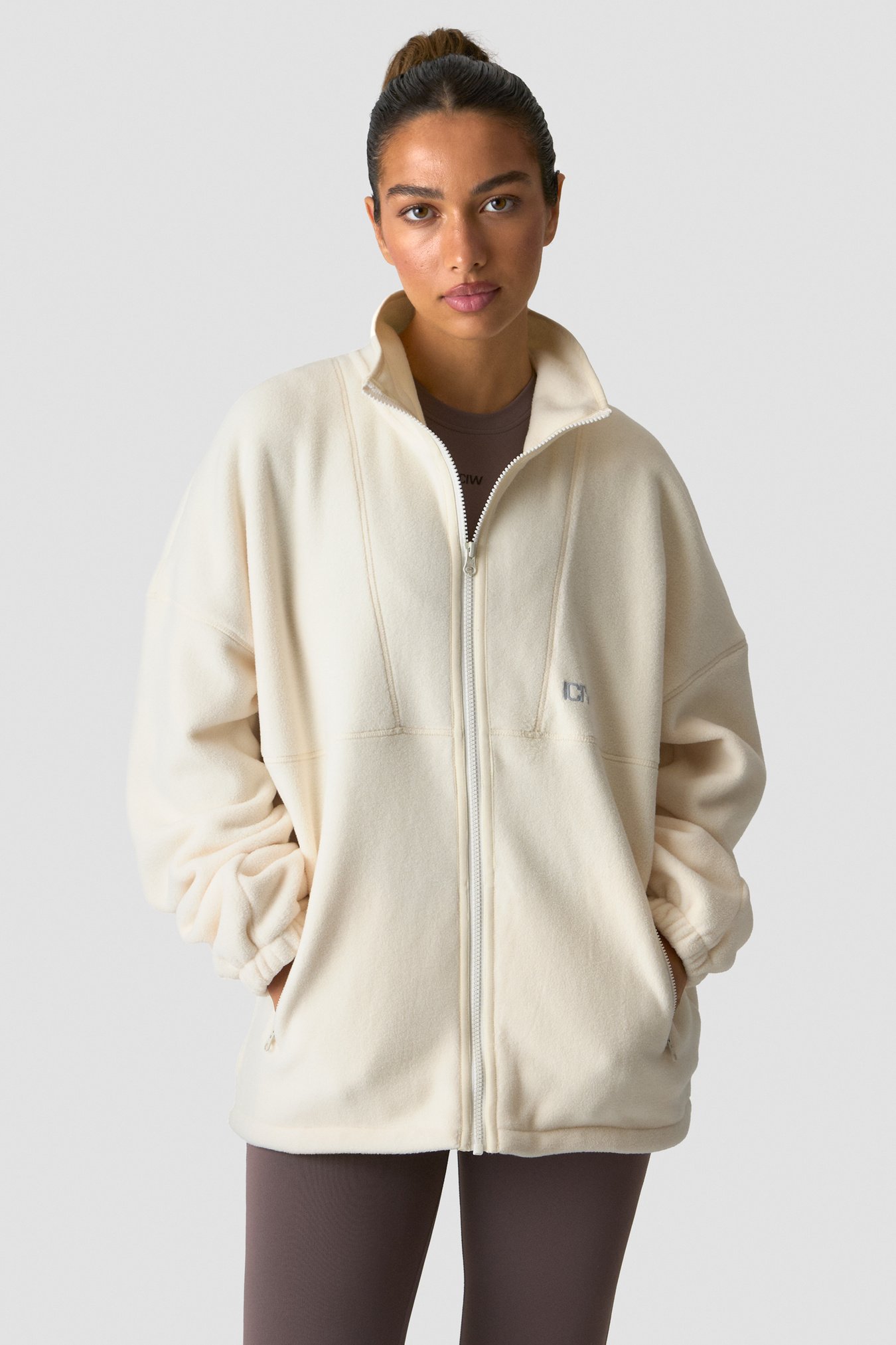 Essential Fleece Cream - image 3