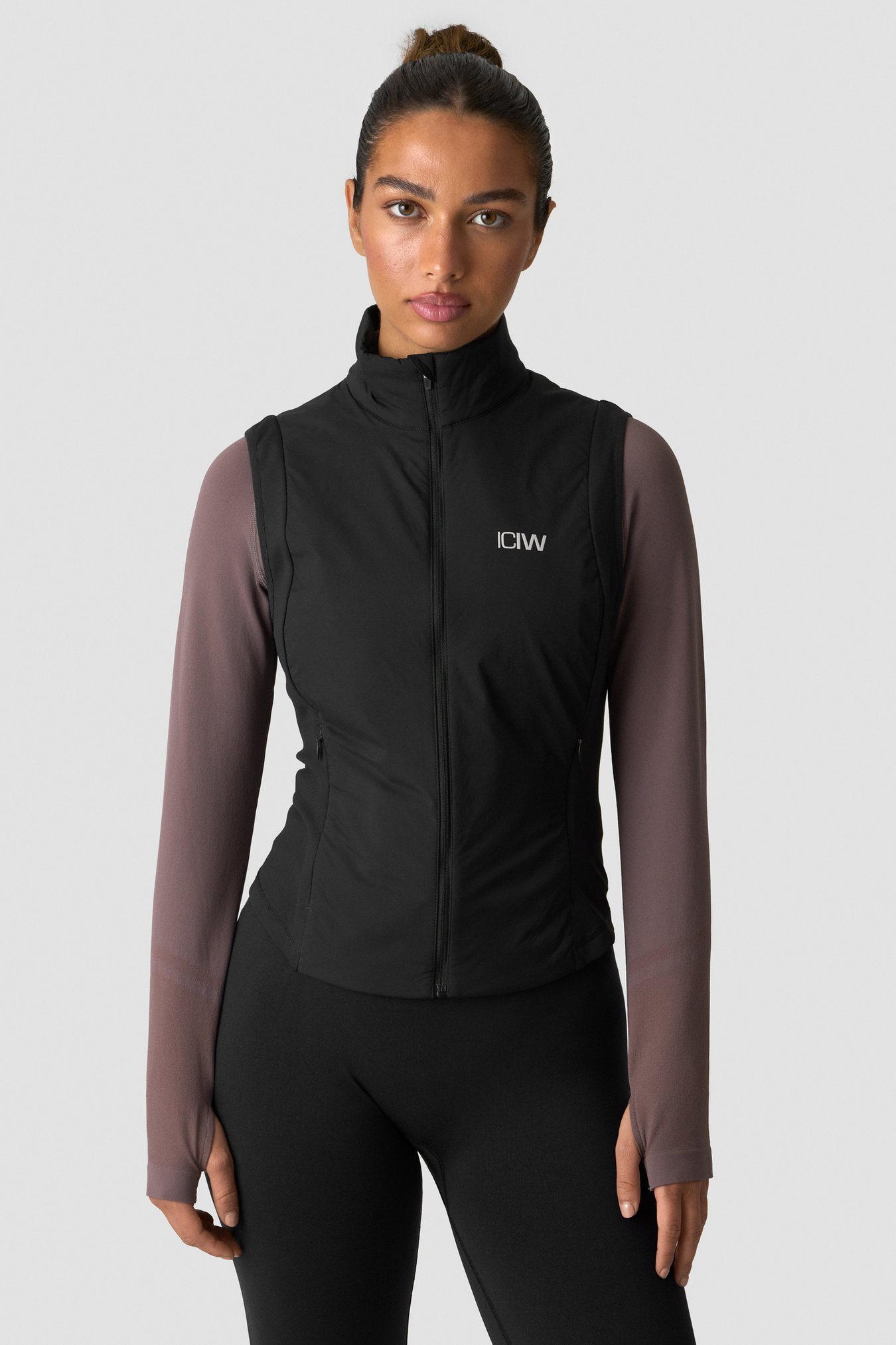 Essential Insulated Vest Black - image 4