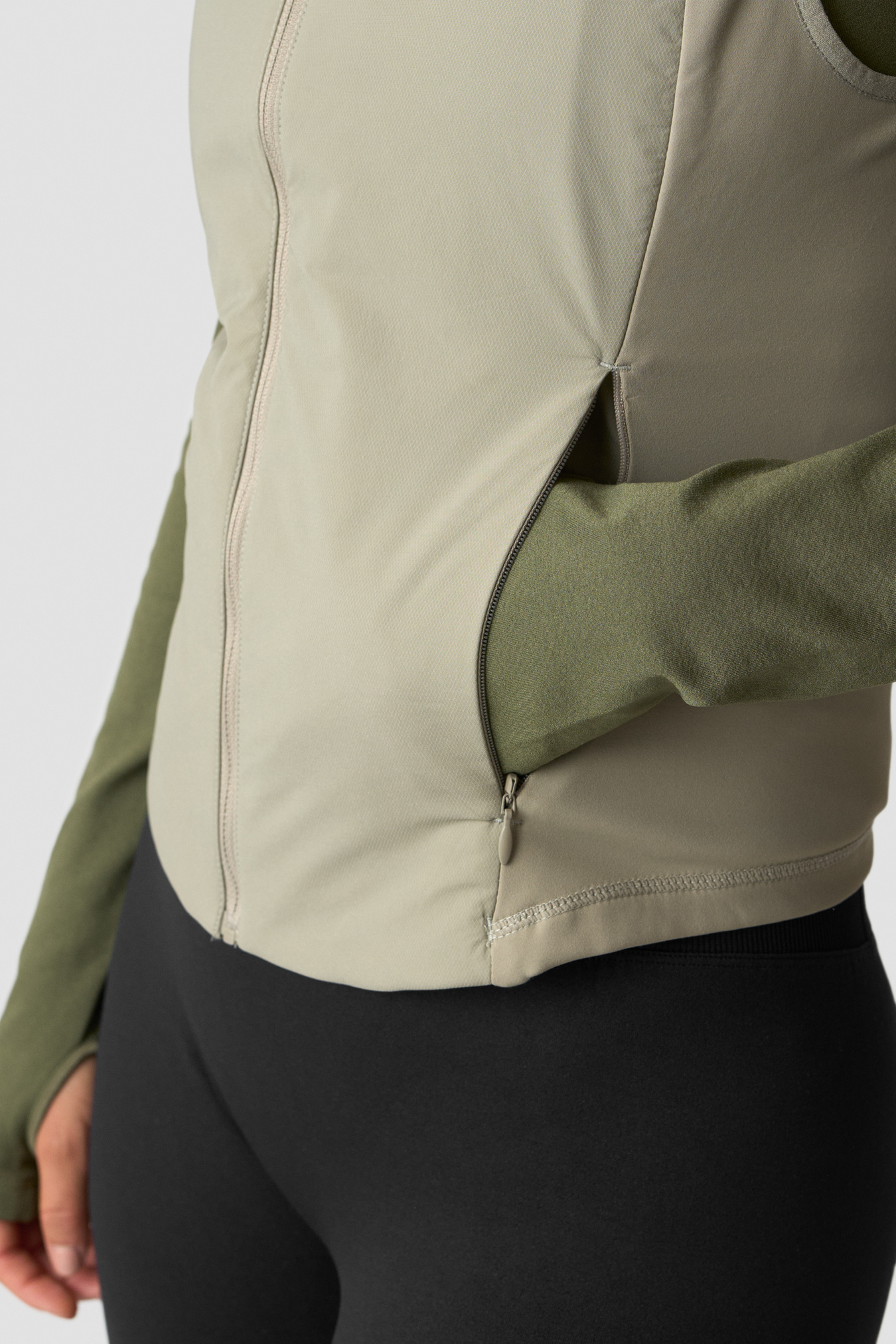 Essential Insulated Vest Light Khaki Green - image 5