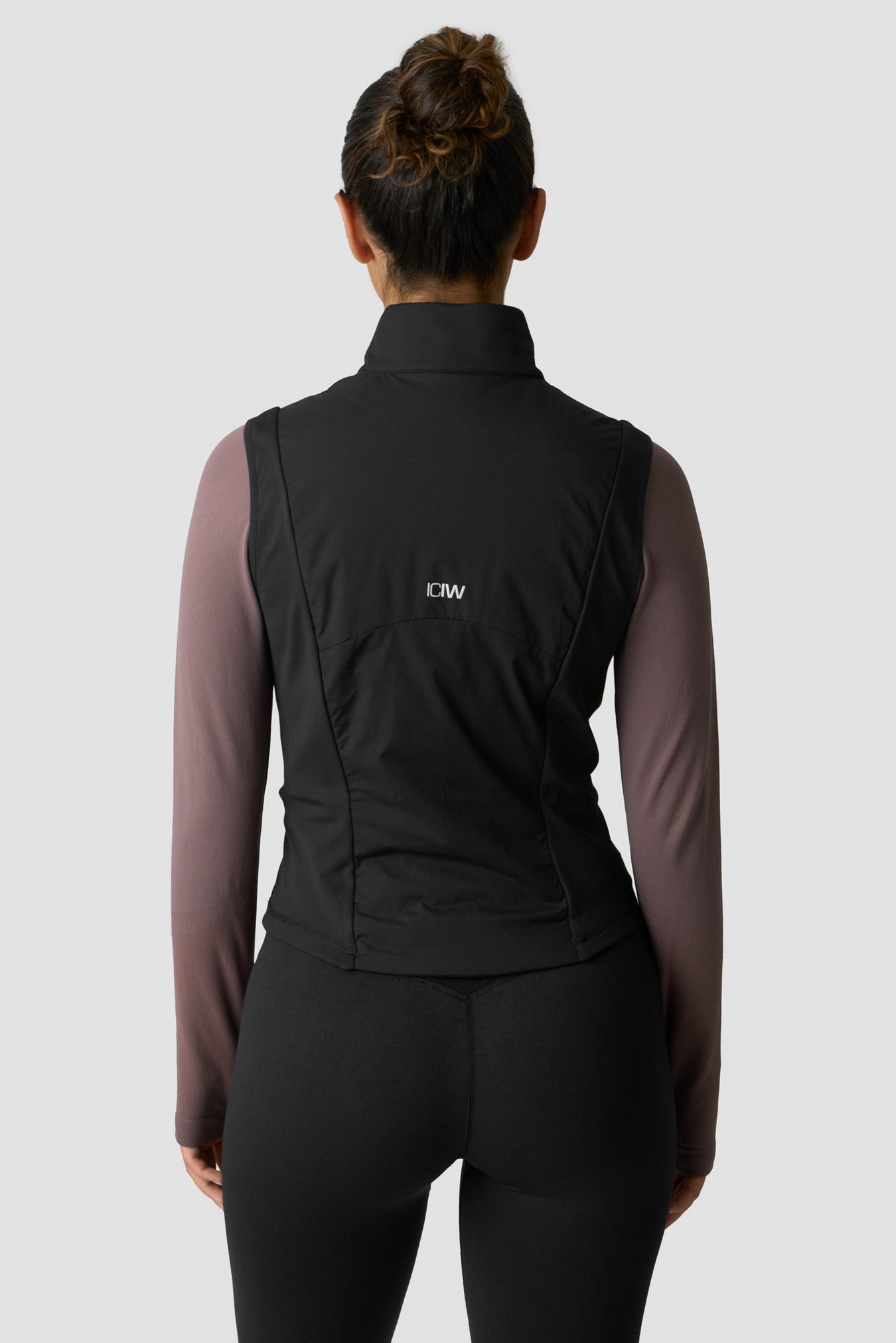 Essential Insulated Vest Black - image 5