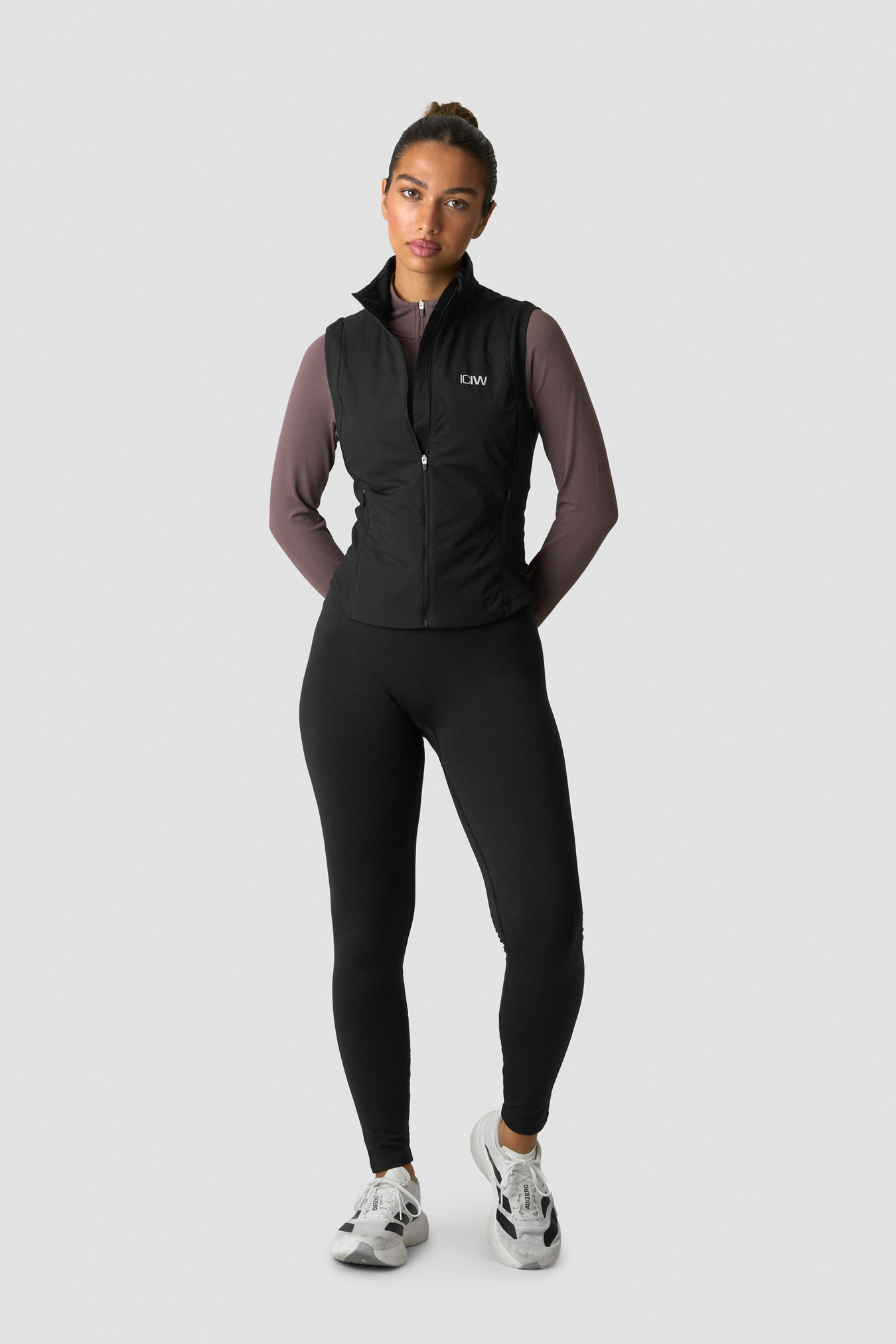 Essential Insulated Vest Black - image 7