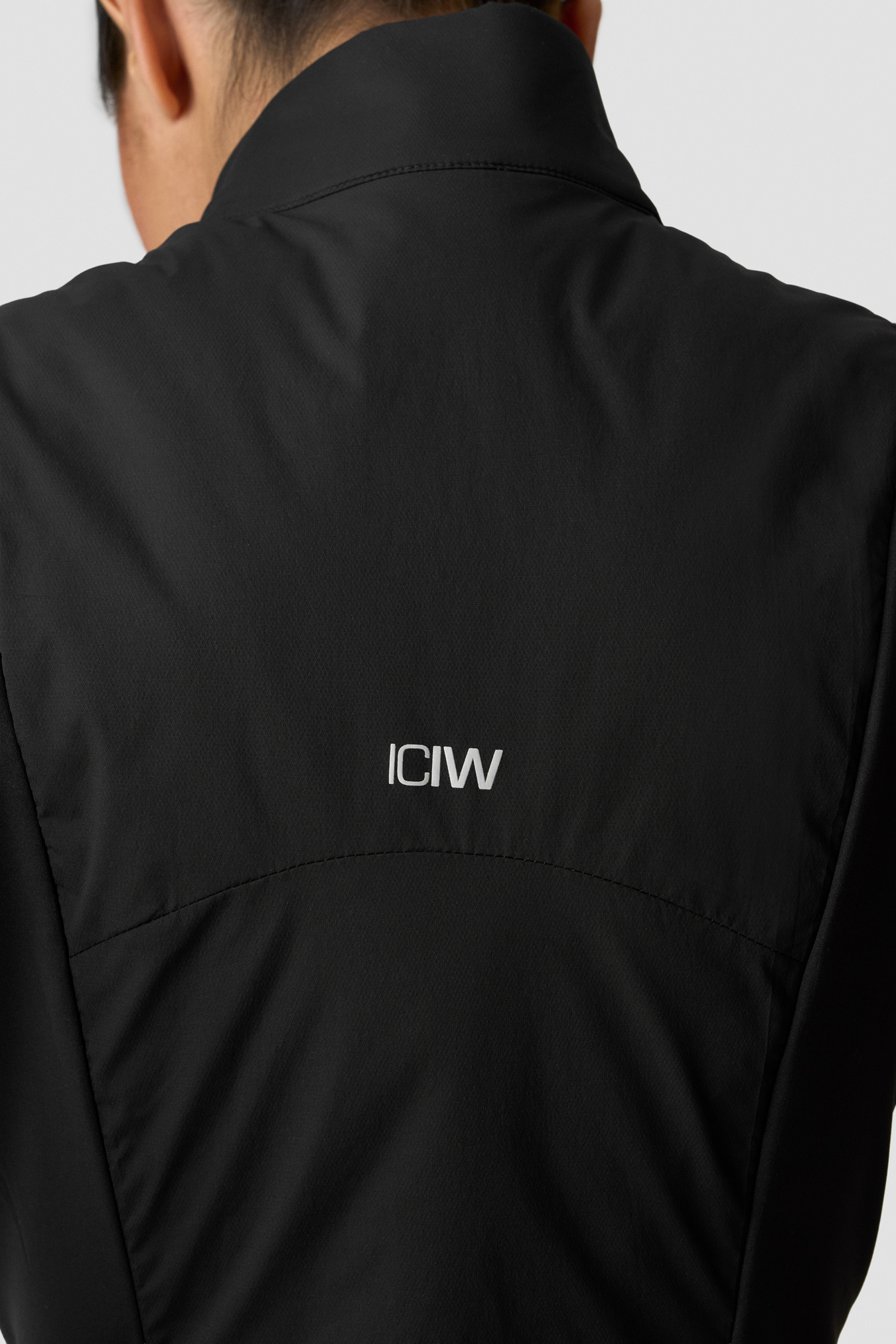 Essential Insulated Vest Black - image 6