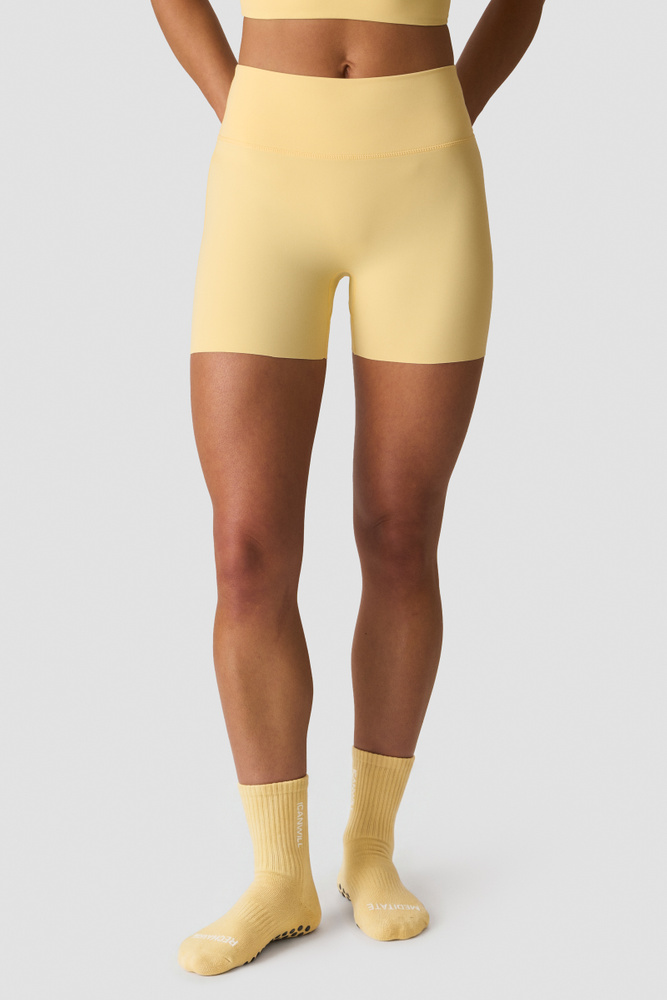 Nimble Midi Shorts Fading Yellow