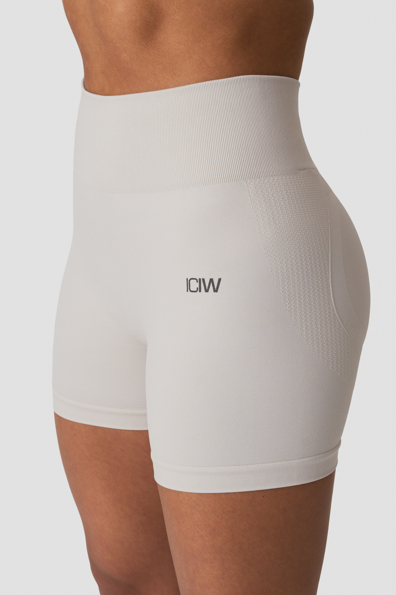 Sculpt Seamless Midi Shorts Light Dusty Beige - bilde 4