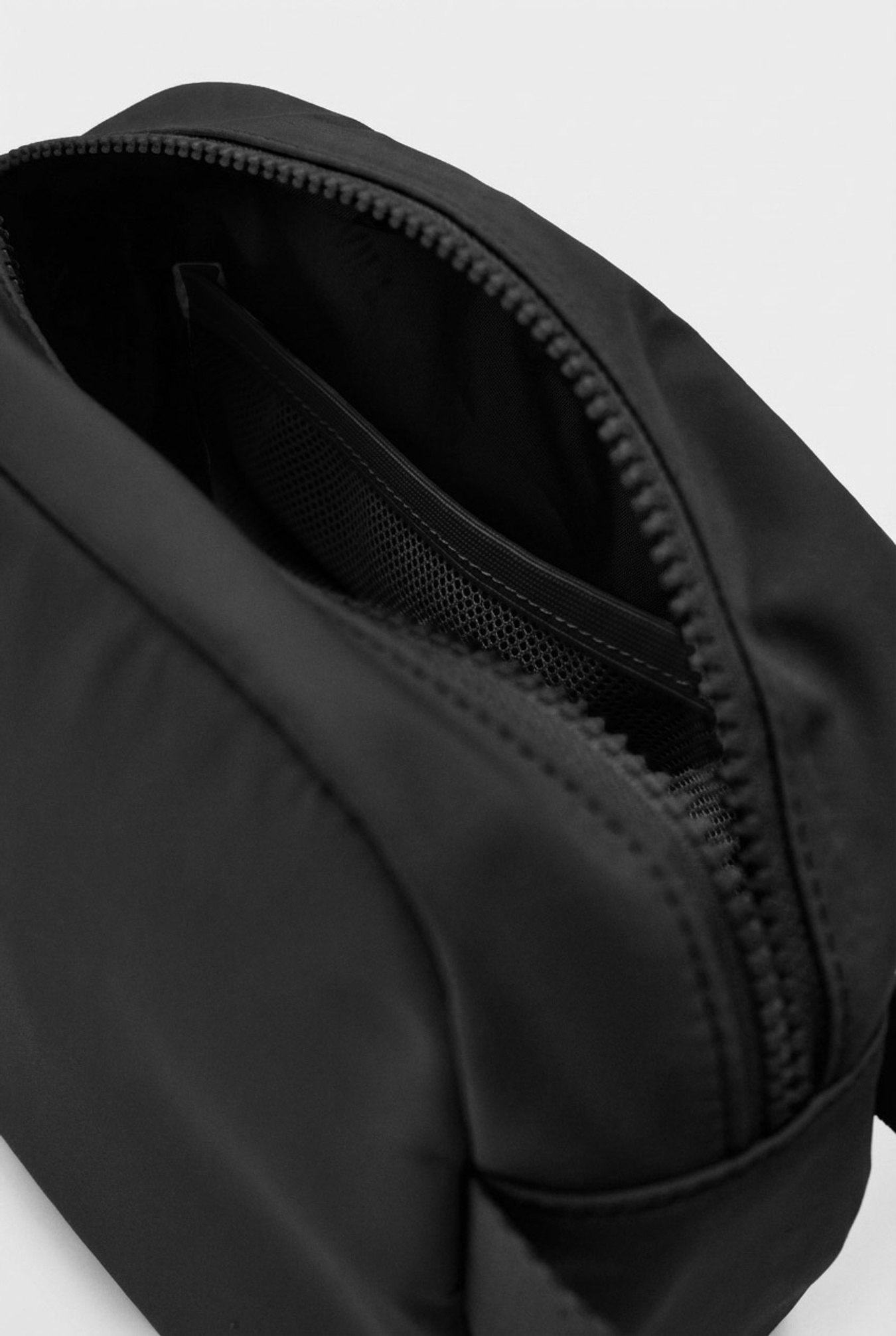 Toiletry Bag Black - image 4