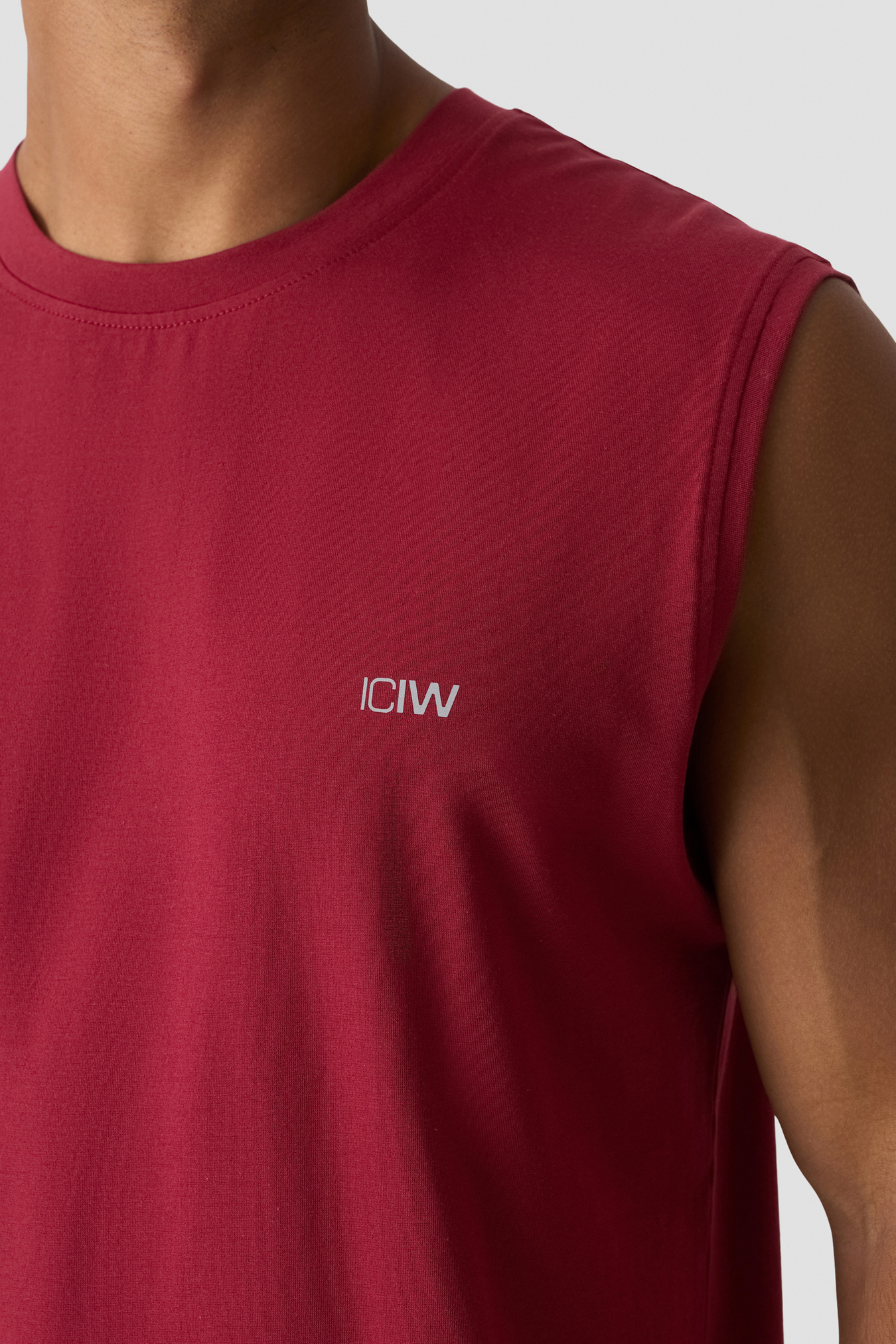 Workout Sleeveless Tee dark berry - immagine $