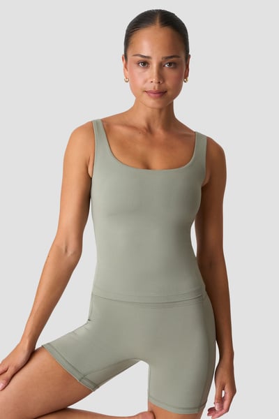 Luxe 2-In-1 Tank Top Dusty Sage Green - Vert