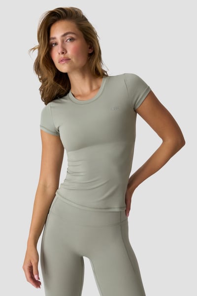 Luxe Tee Dusty Sage Green - Green