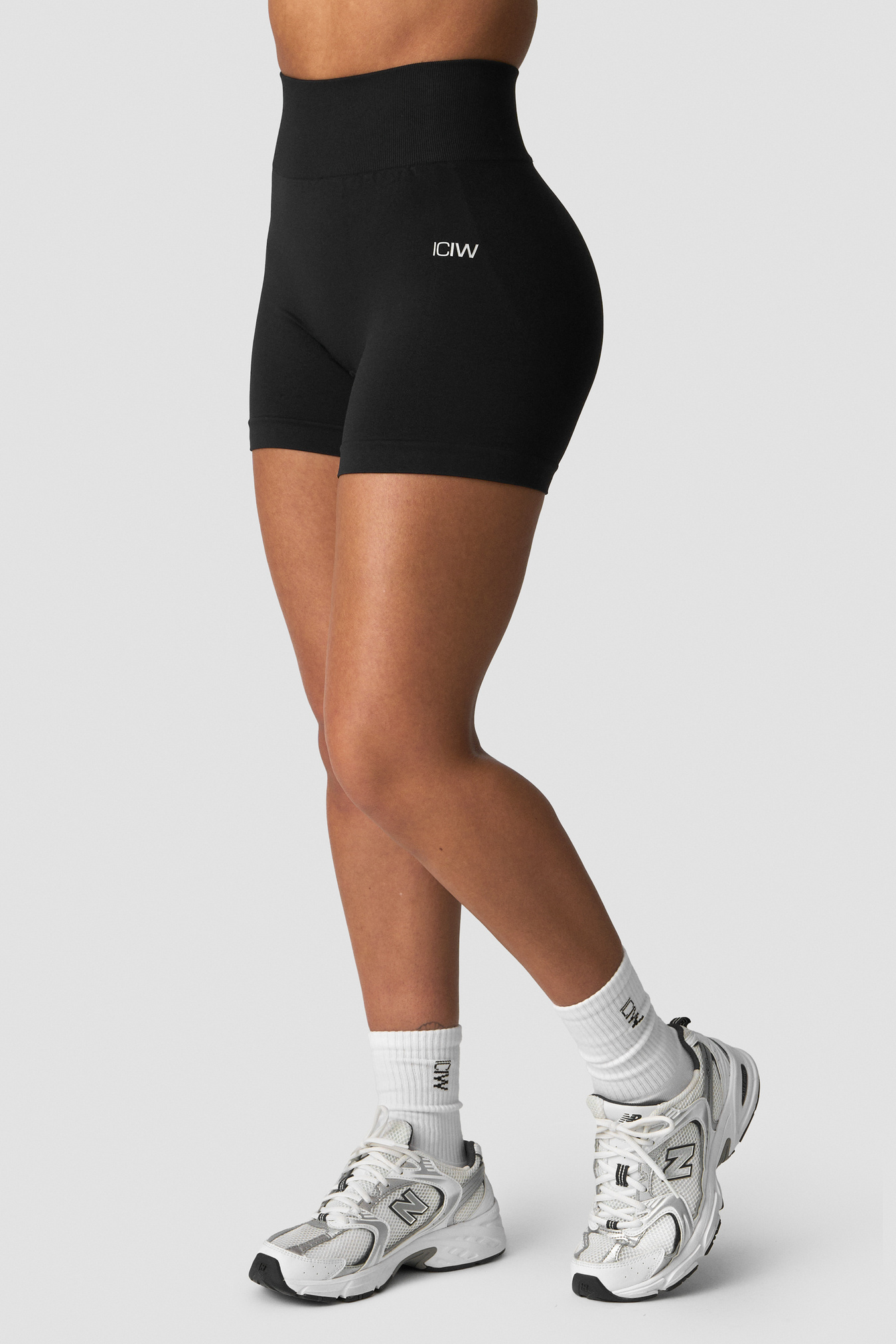 Smooth Seamless Midi Shorts black - Bild 3