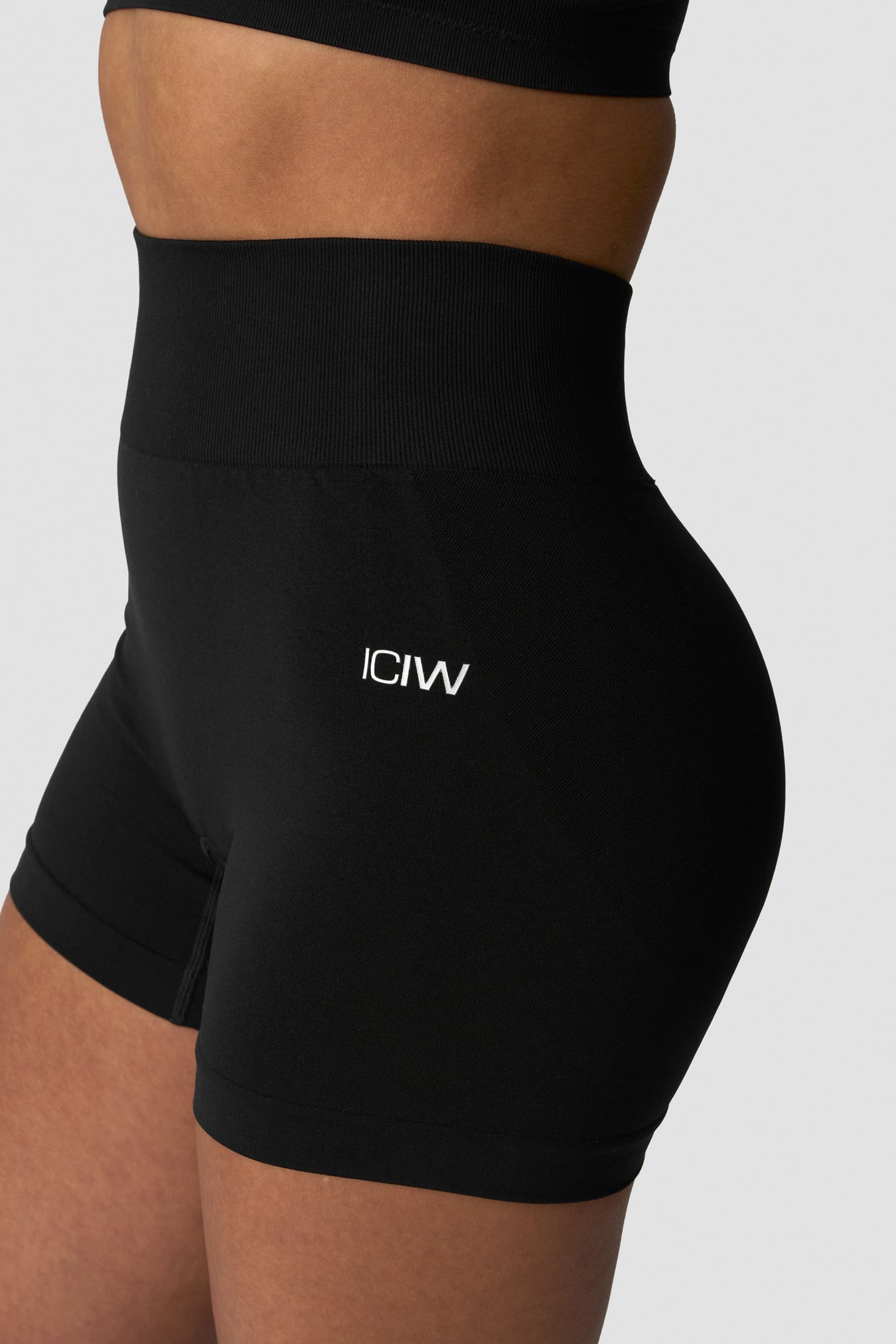 Smooth Seamless Midi Shorts black - Bild 4