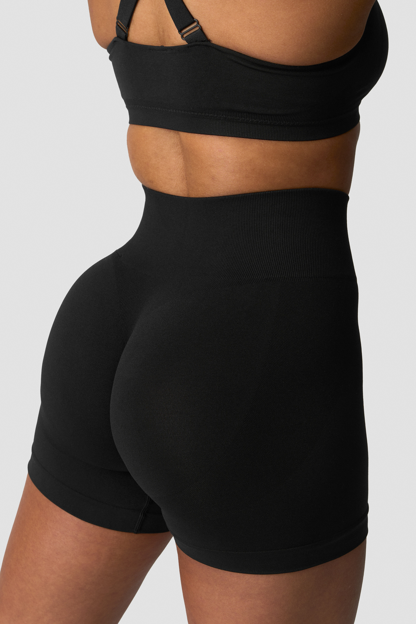 Smooth Seamless Midi Shorts black - Bild 1